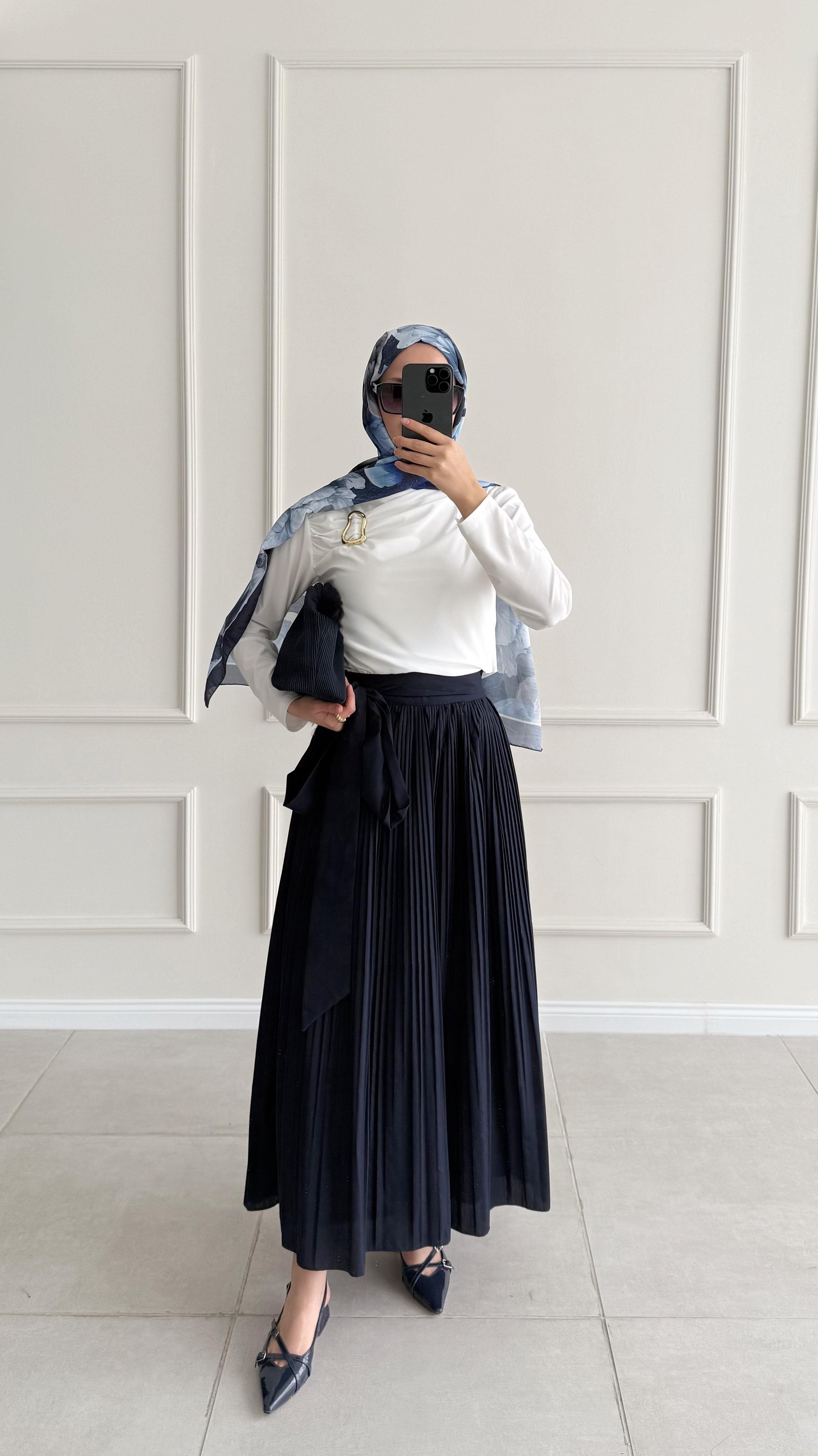 Emily Gold Tokalı Drapeli Ekru Bluz