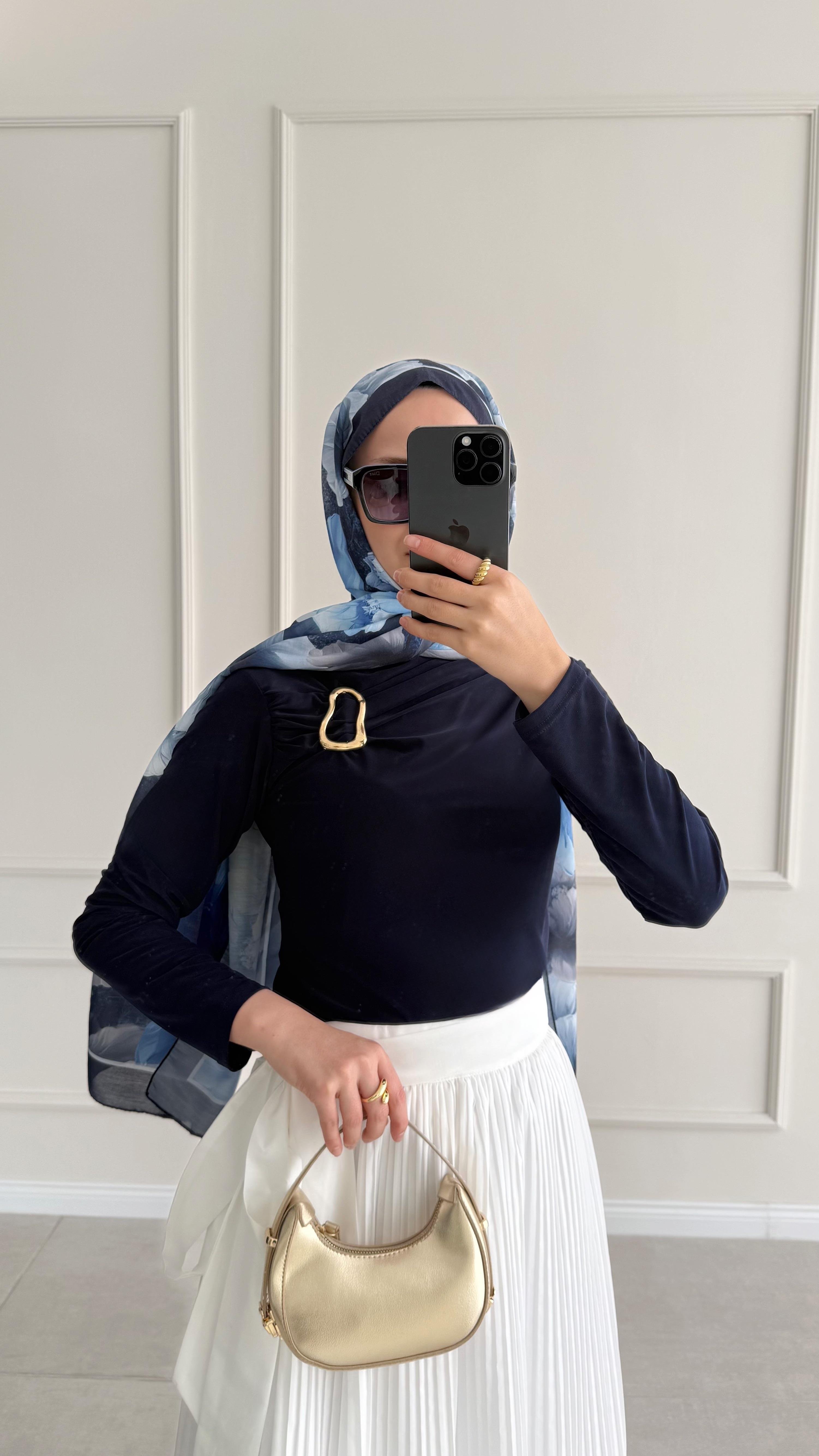 Emily Gold Tokalı Drapeli Lacivert Bluz
