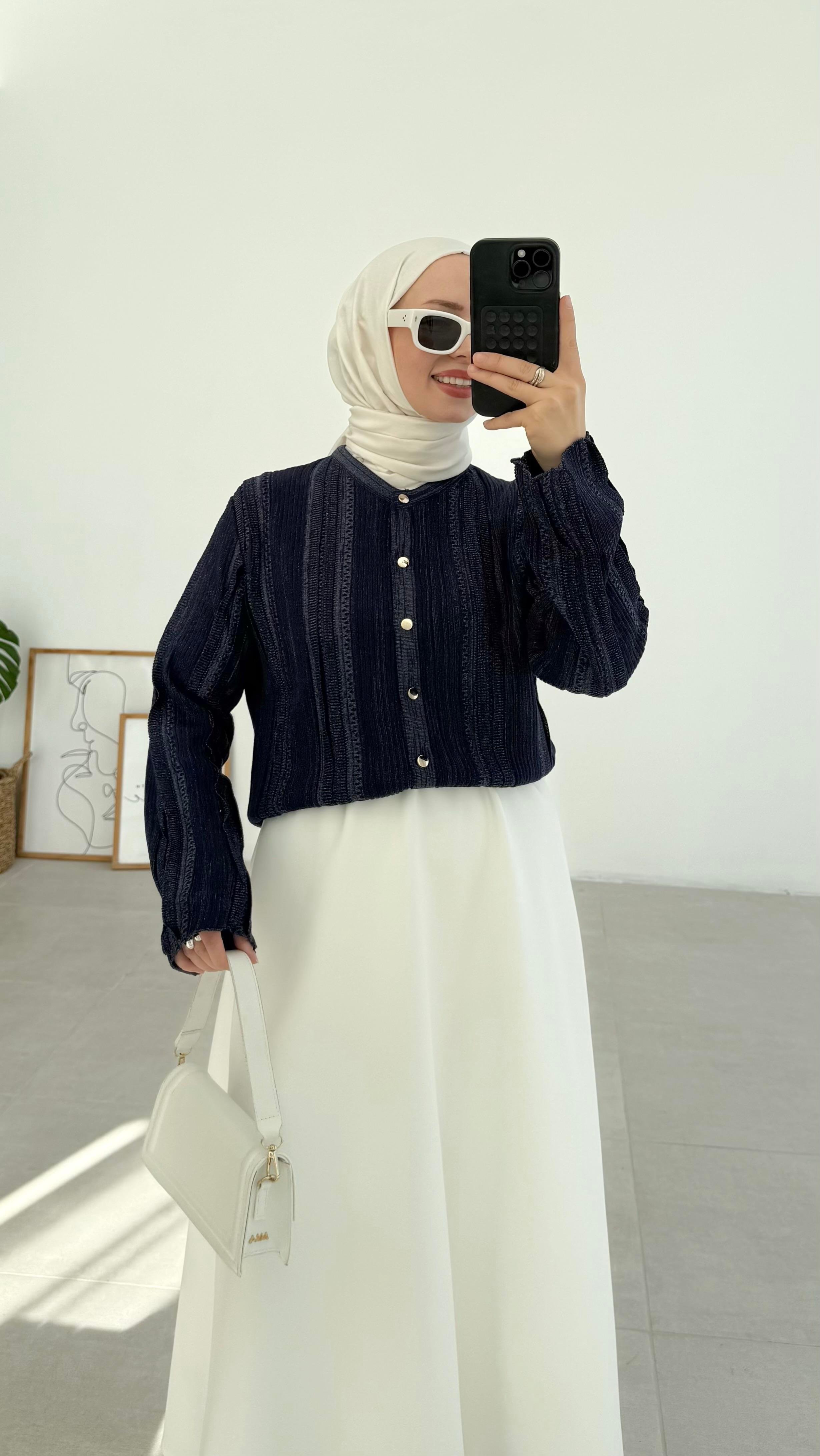 Falin Simli Lacivert Hırka