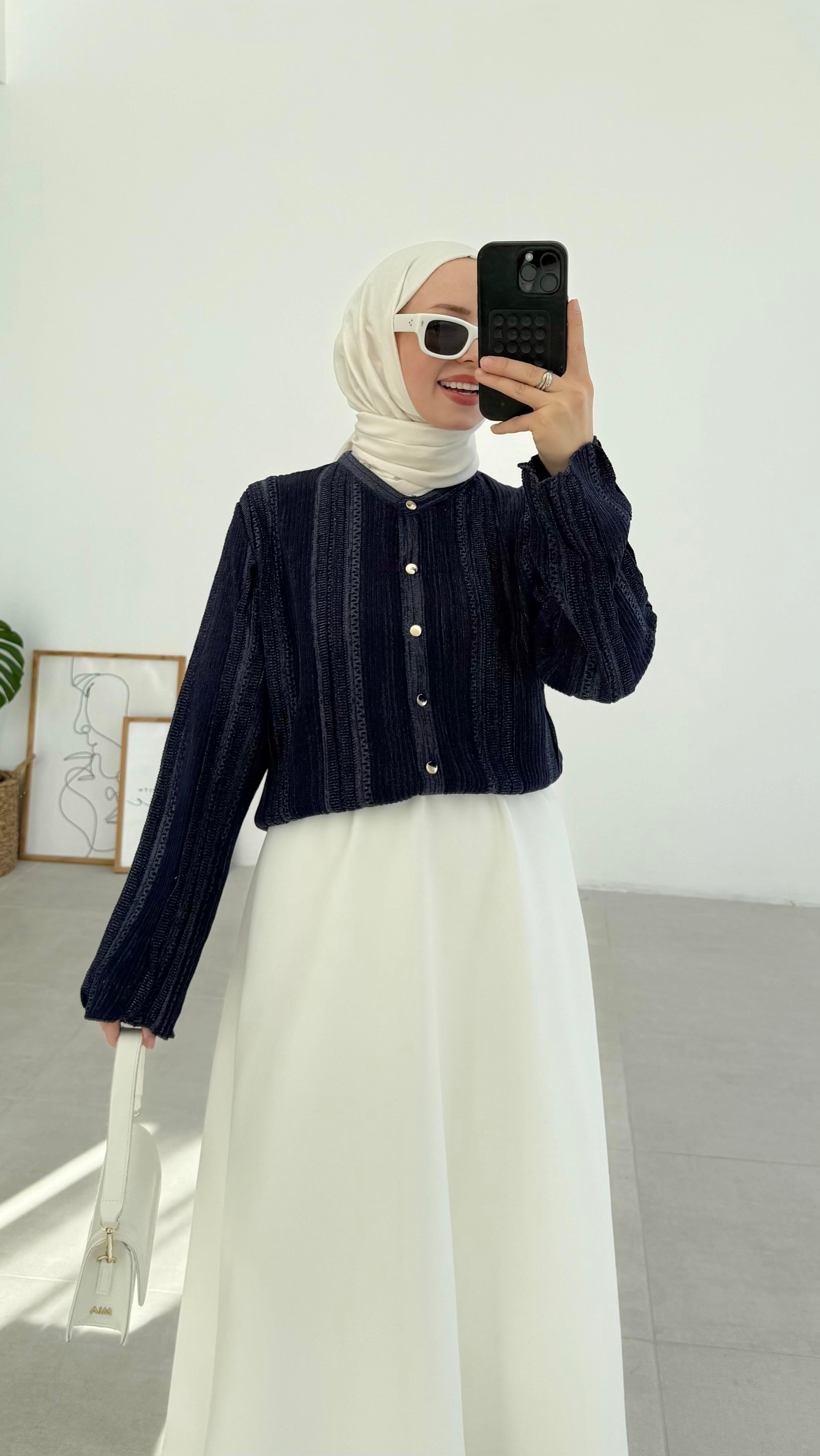 Falin Simli Lacivert Hırka