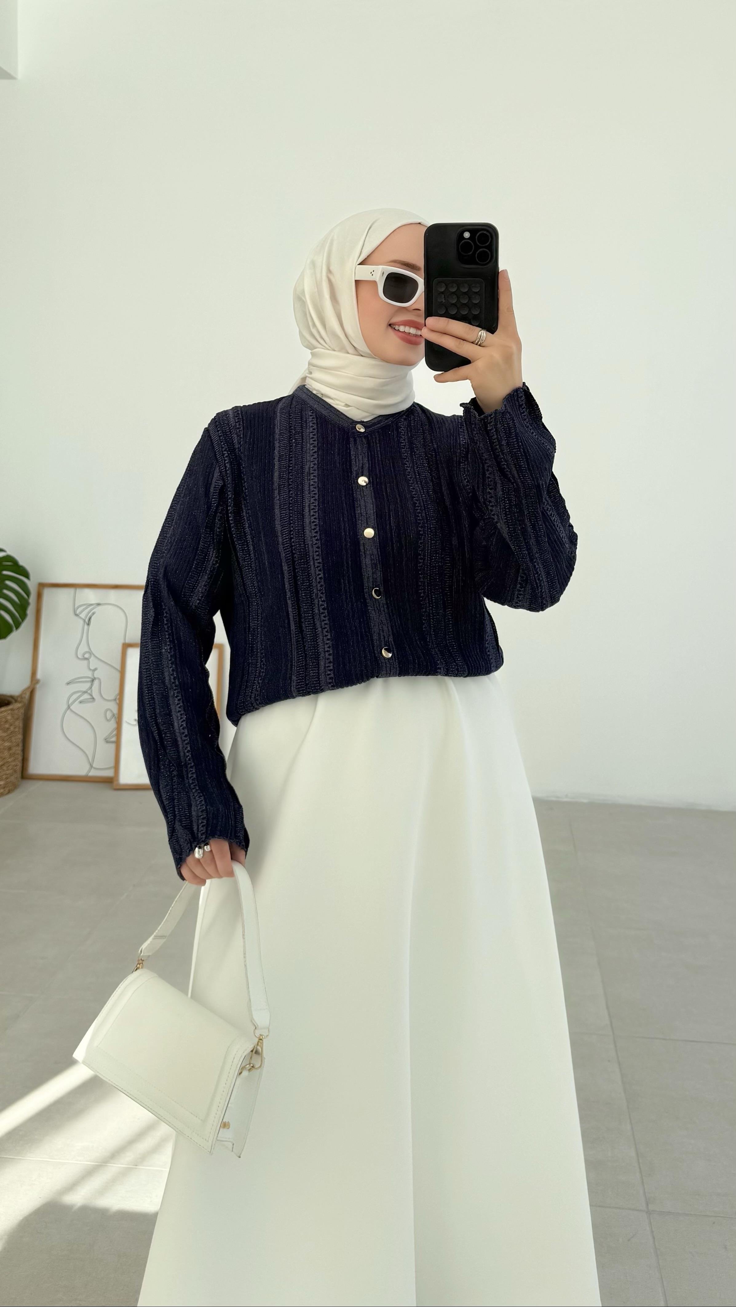 Falin Simli Lacivert Hırka