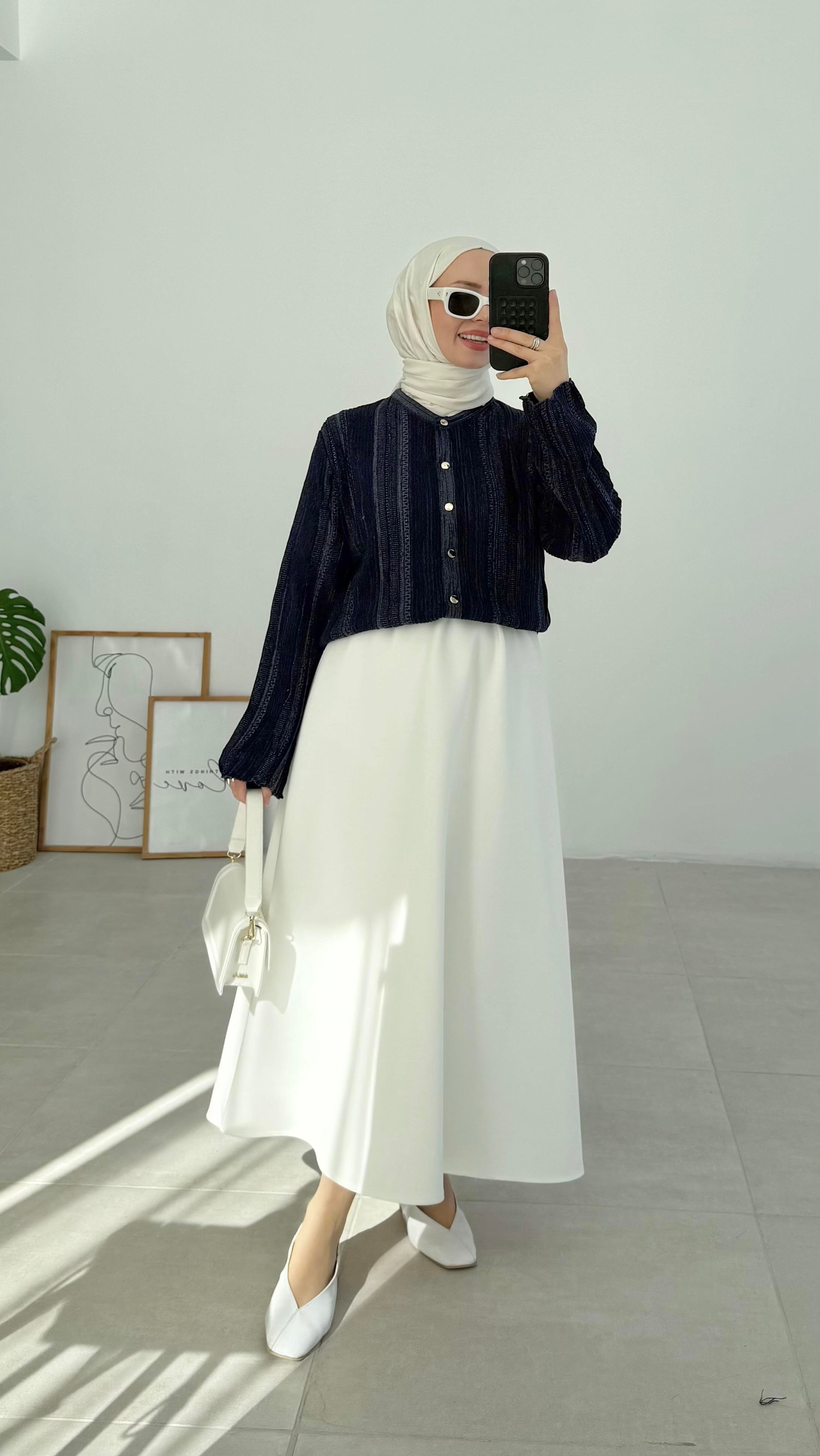 Falin Simli Lacivert Hırka