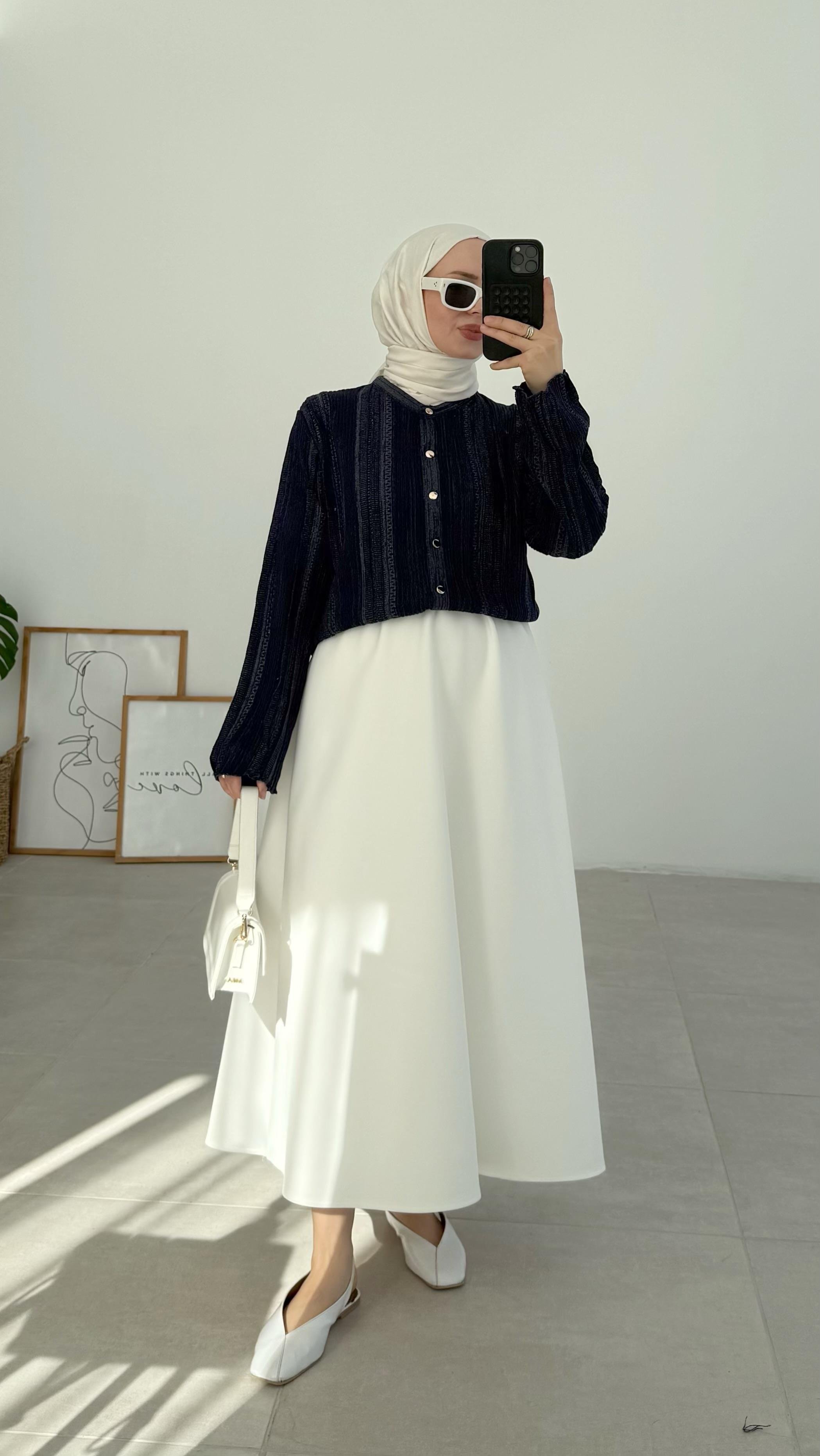 Falin Simli Lacivert Hırka