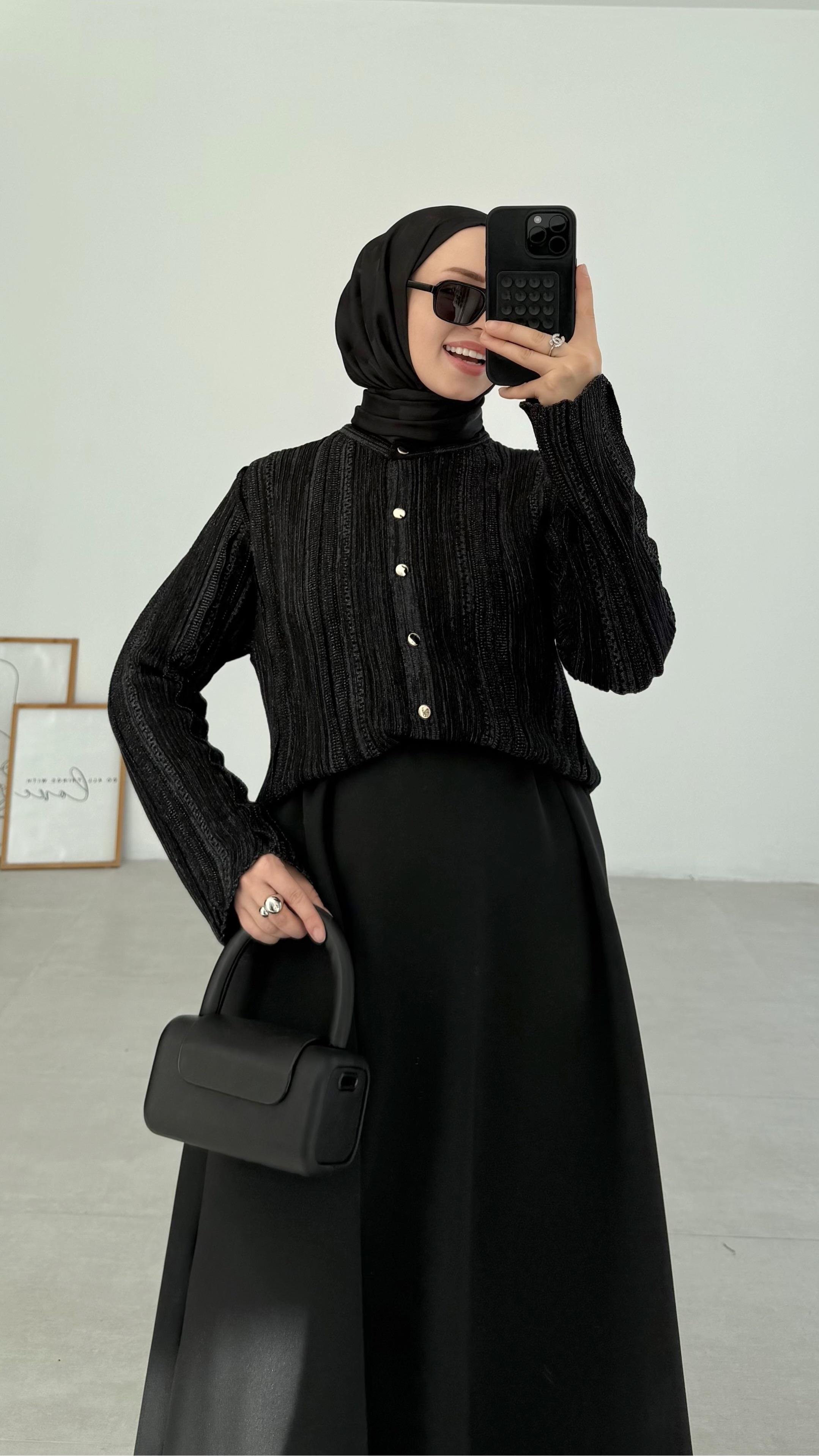 Falin Simli Siyah Hırka