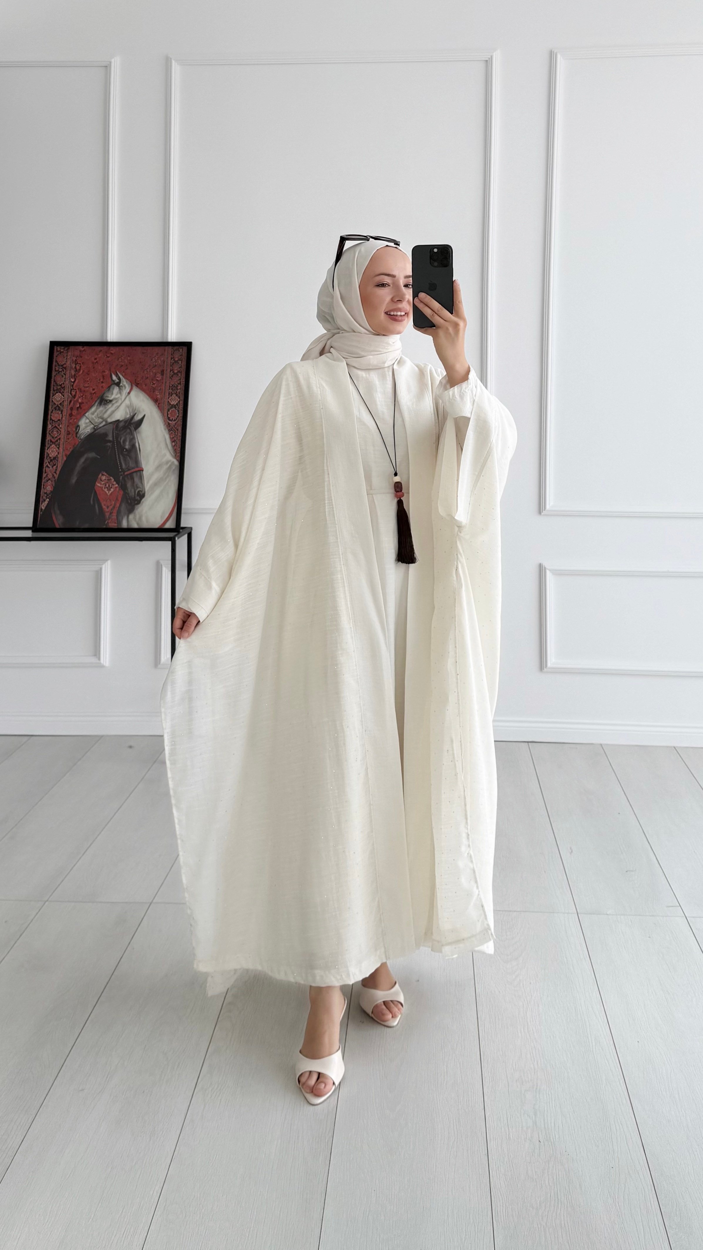 Flam Yırtmaçlı Taşlı Tasarım Ekru Abaya 