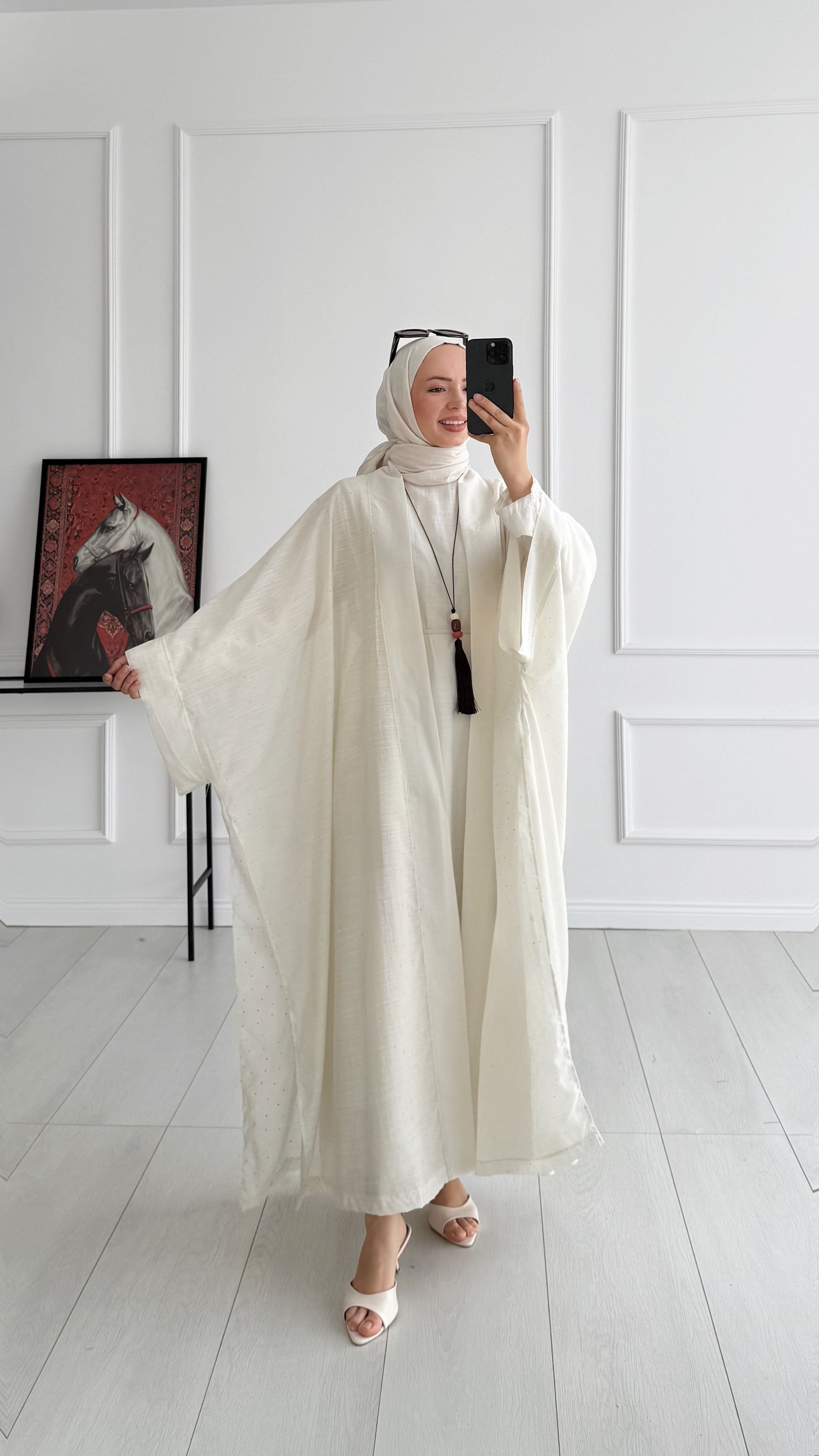 Flam Yırtmaçlı Taşlı Tasarım Ekru Abaya 