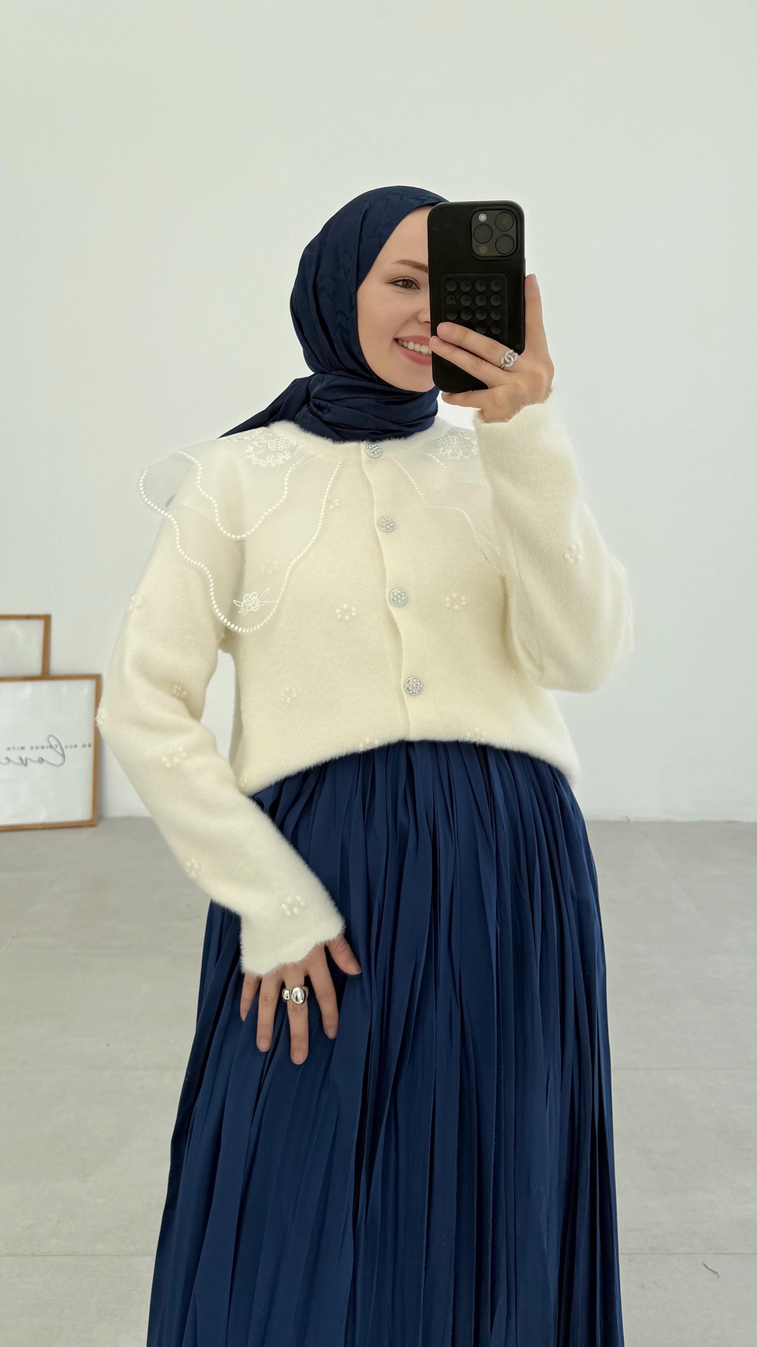 Kaley Bebe Yaka Beyaz Hırka 