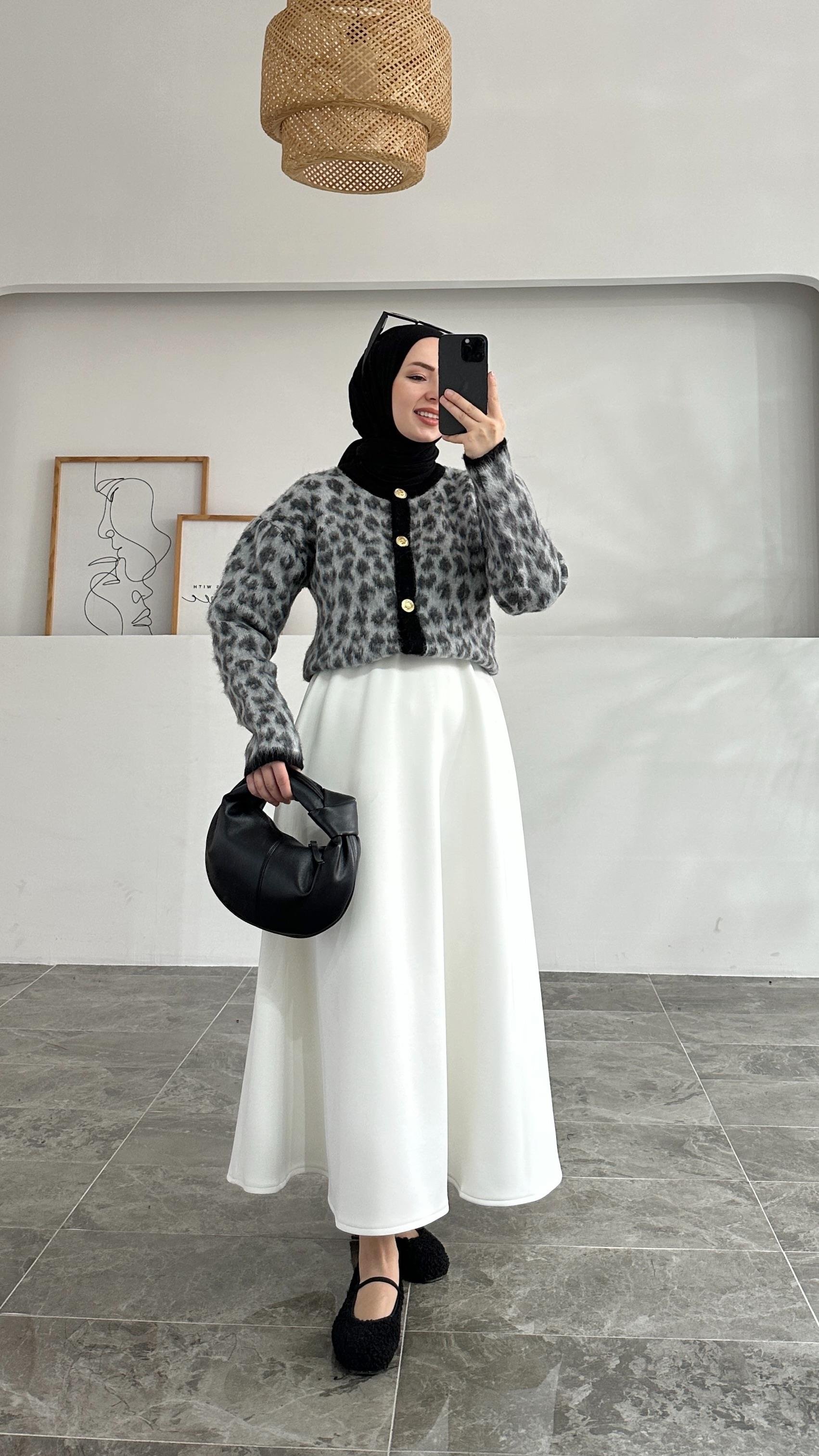 Leopar Desen Gold Düğmeli Beyaz Hırka