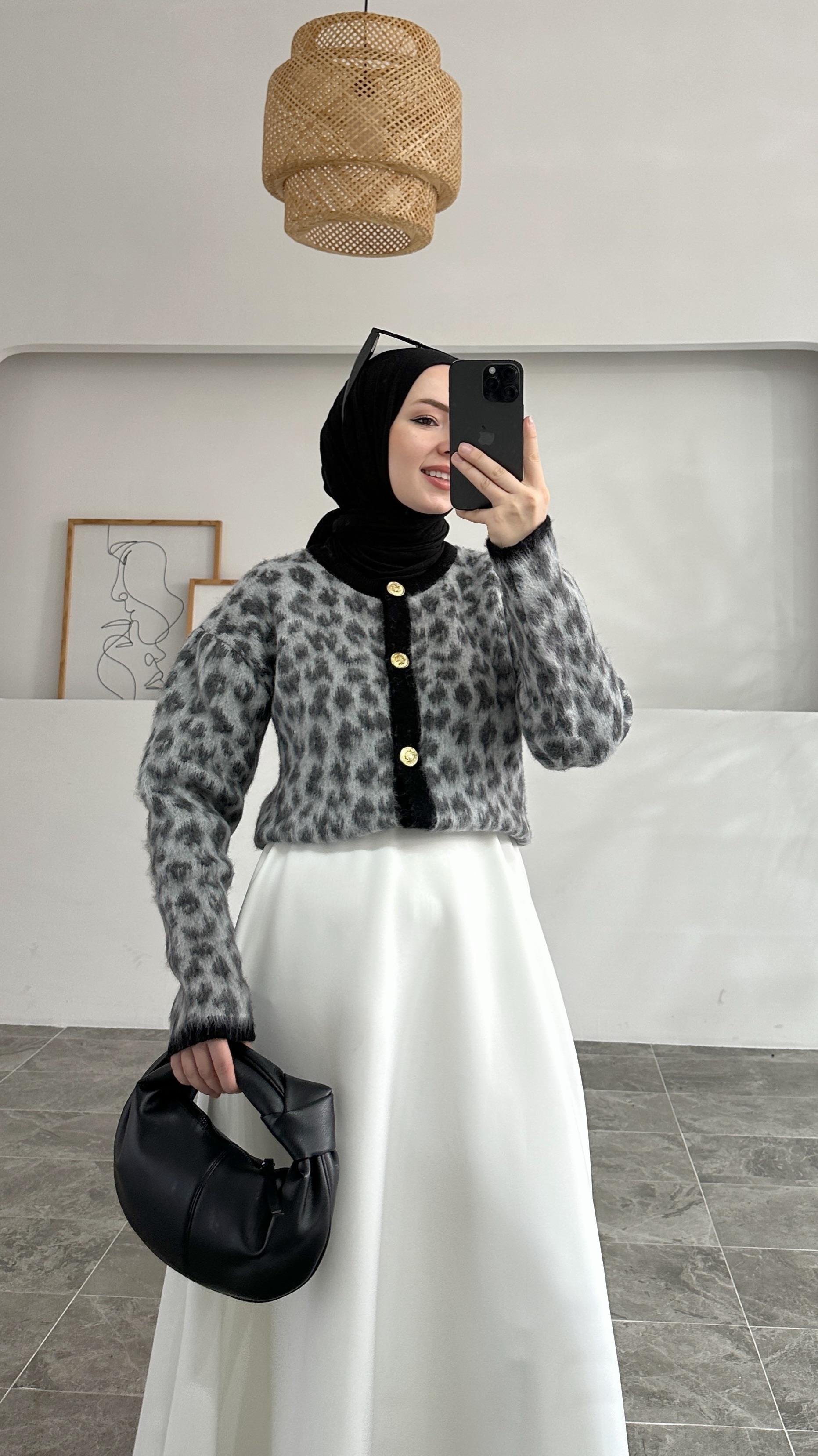 Leopar Desen Gold Düğmeli Beyaz Hırka