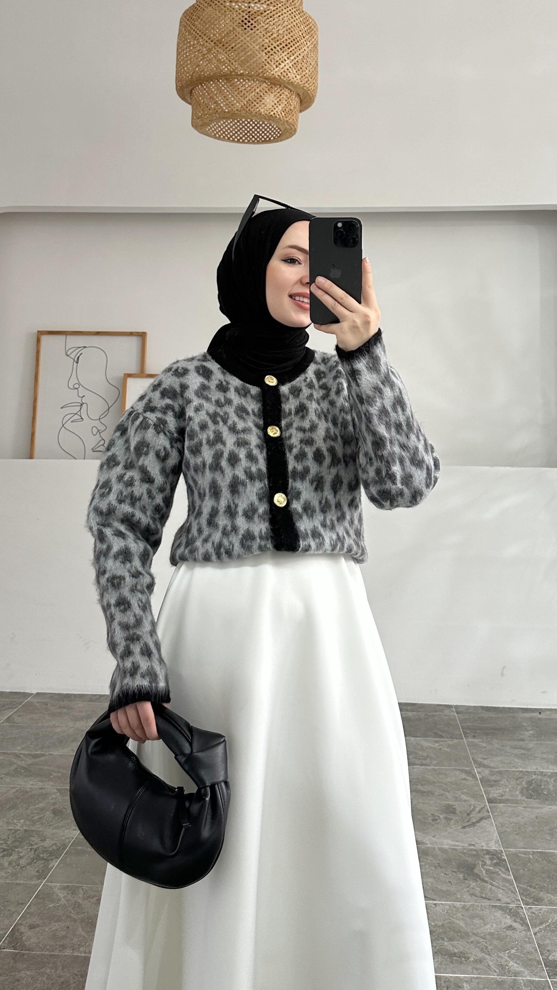 Leopar Desen Gold Düğmeli Beyaz Hırka