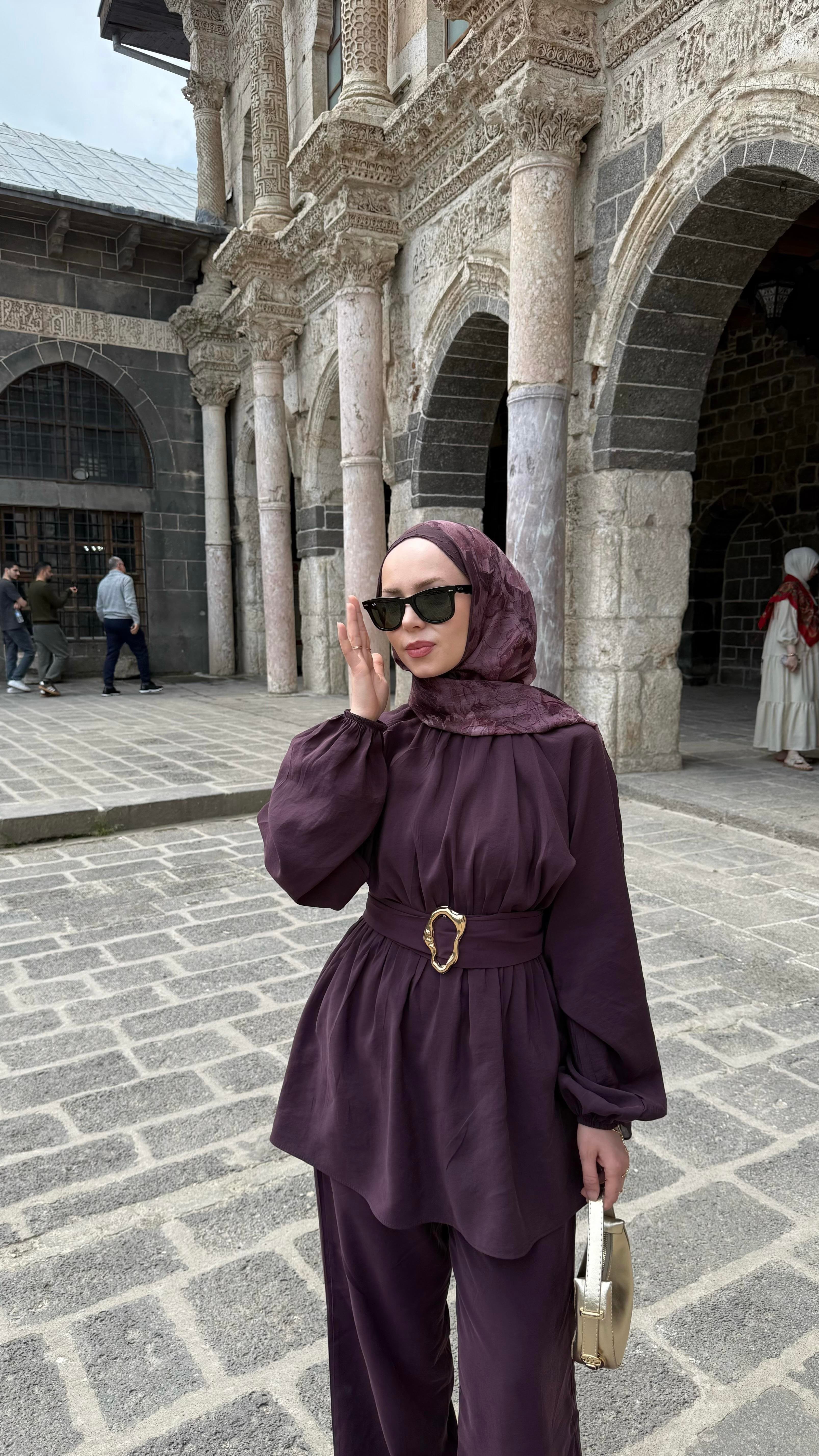 Mona Gold Tokalı Kemerli Mürdüm Modal Takım  