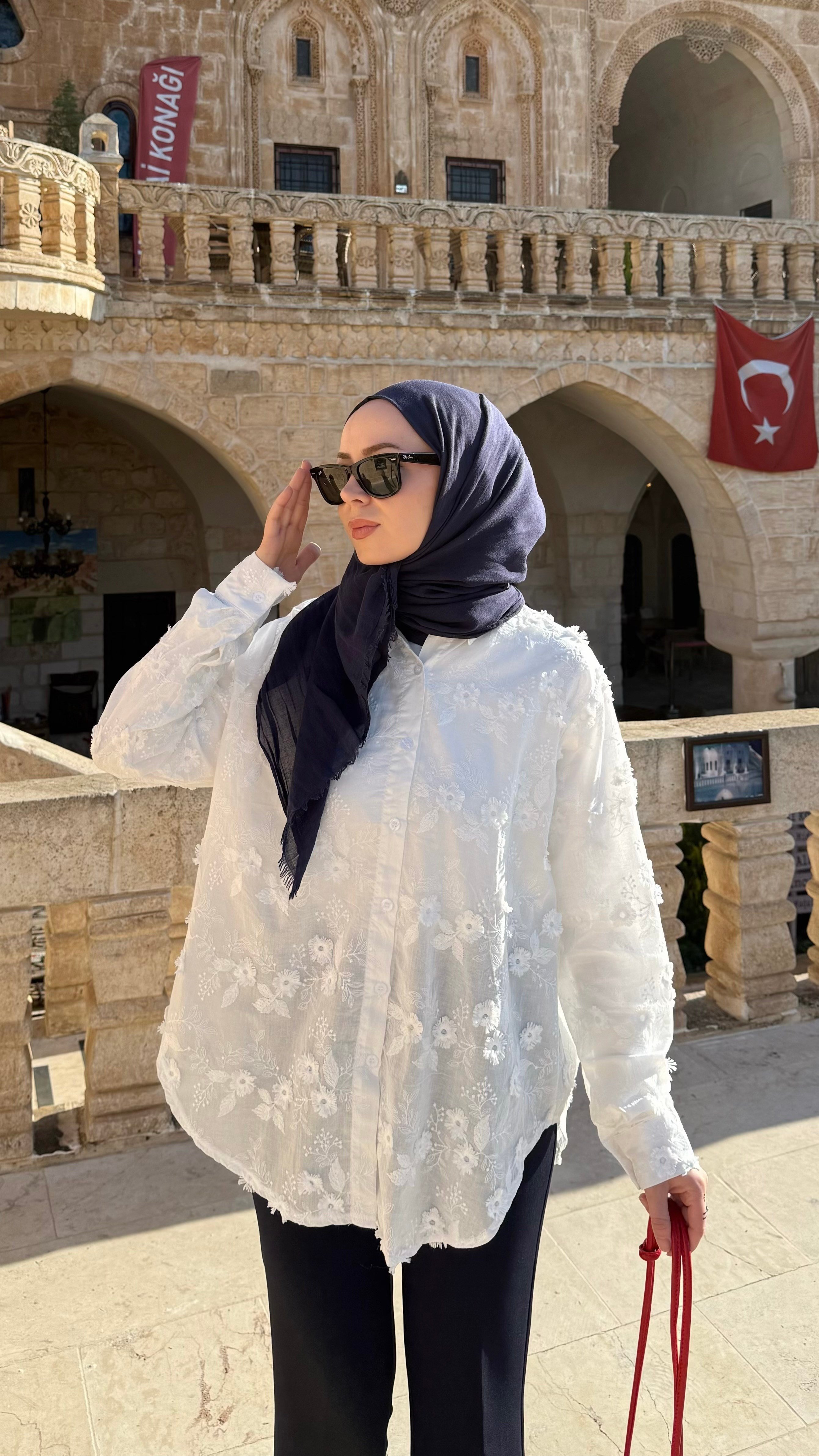 Parso Çiçek Detaylı Beyaz Gömlek