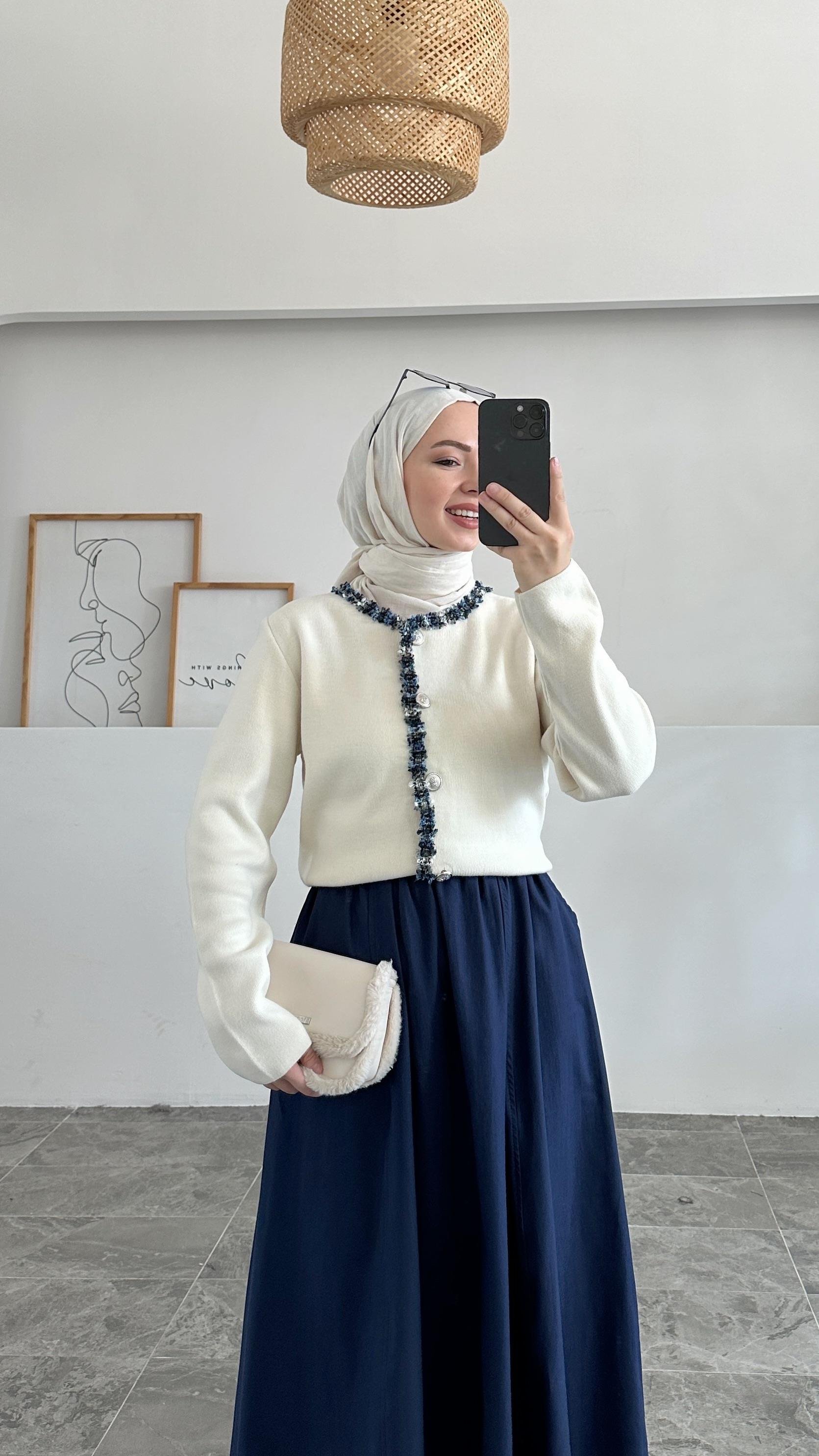 Persi Lacivert Pullu Krem Triko Hırka