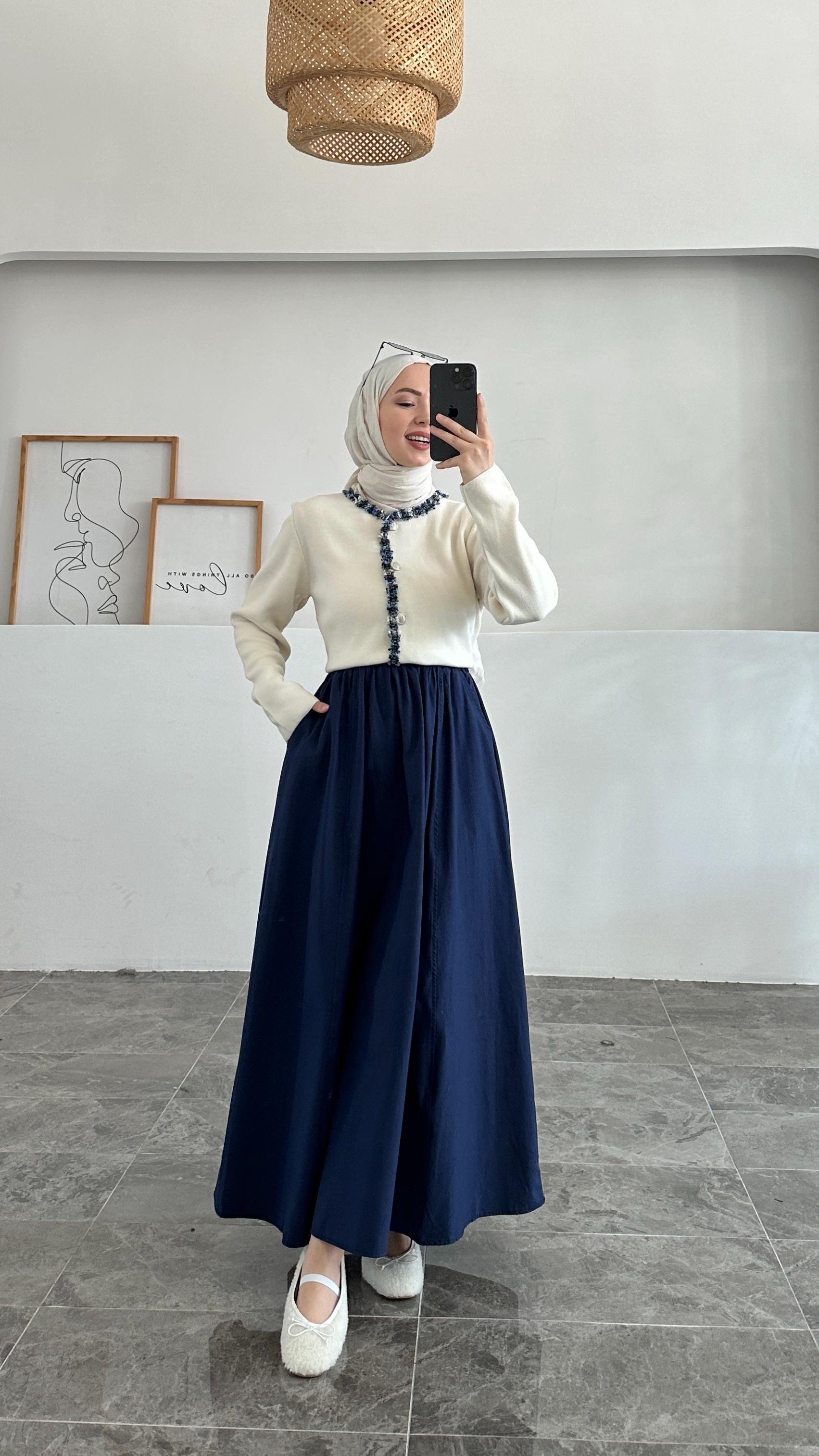 Persi Lacivert Pullu Krem Triko Hırka