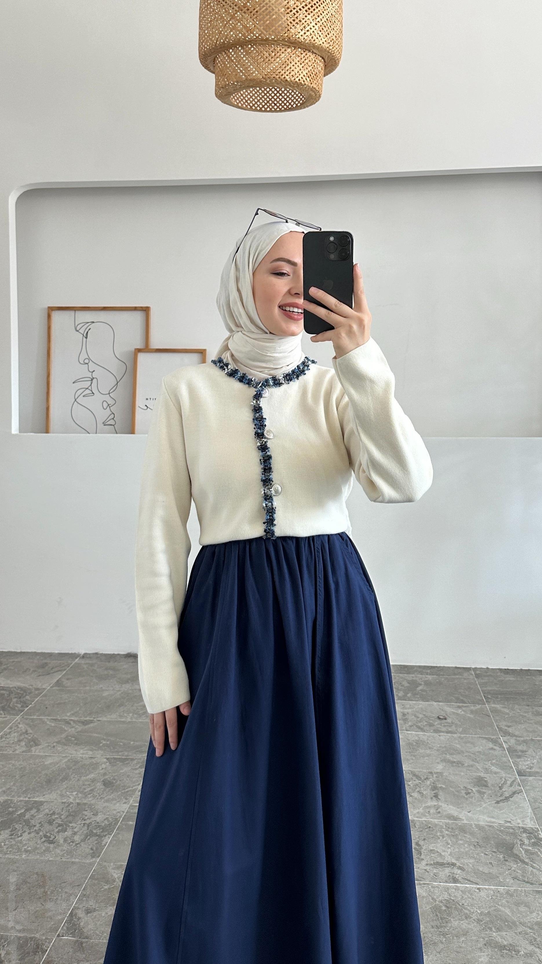 Persi Lacivert Pullu Krem Triko Hırka