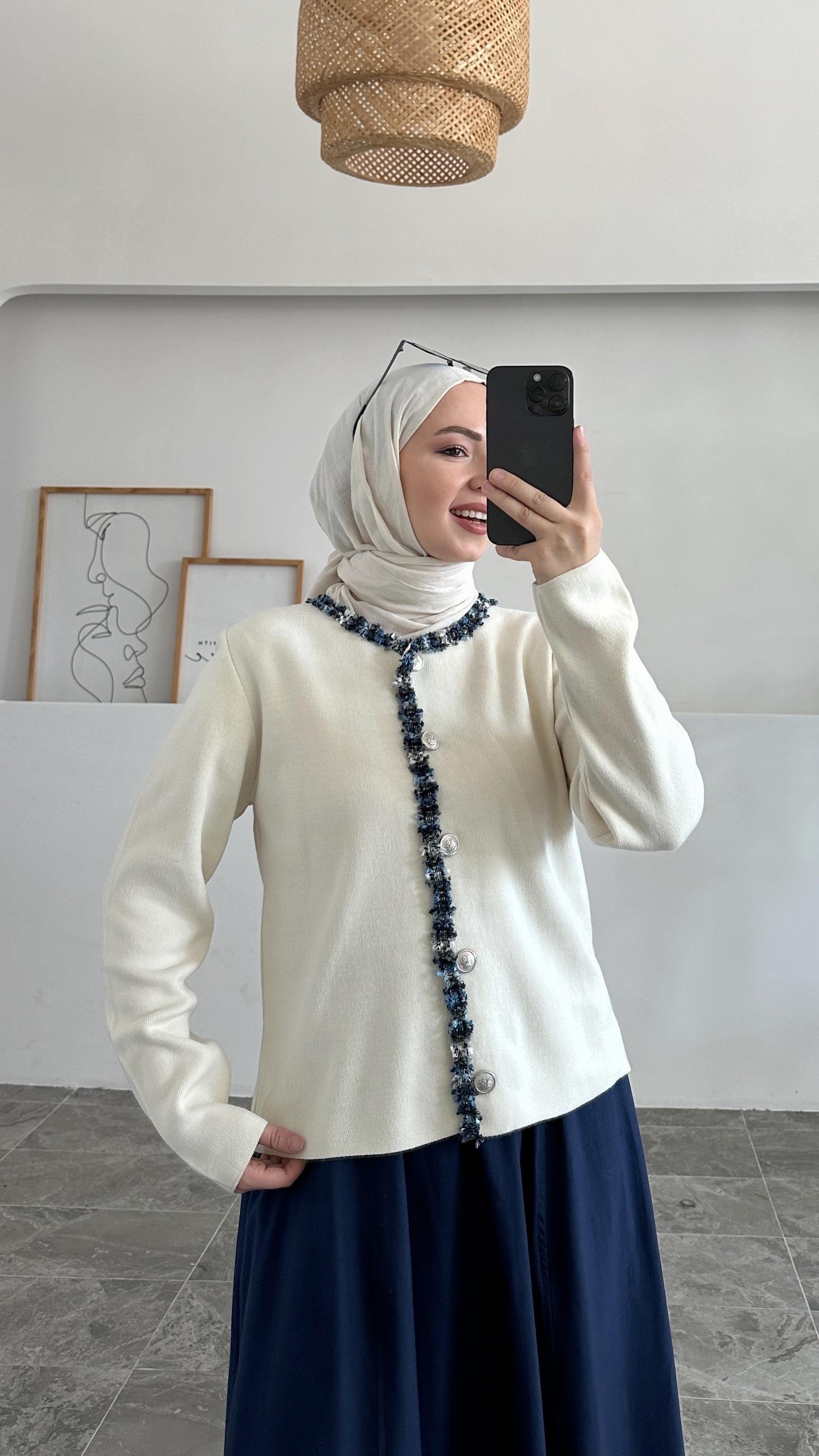 Persi Lacivert Pullu Krem Triko Hırka