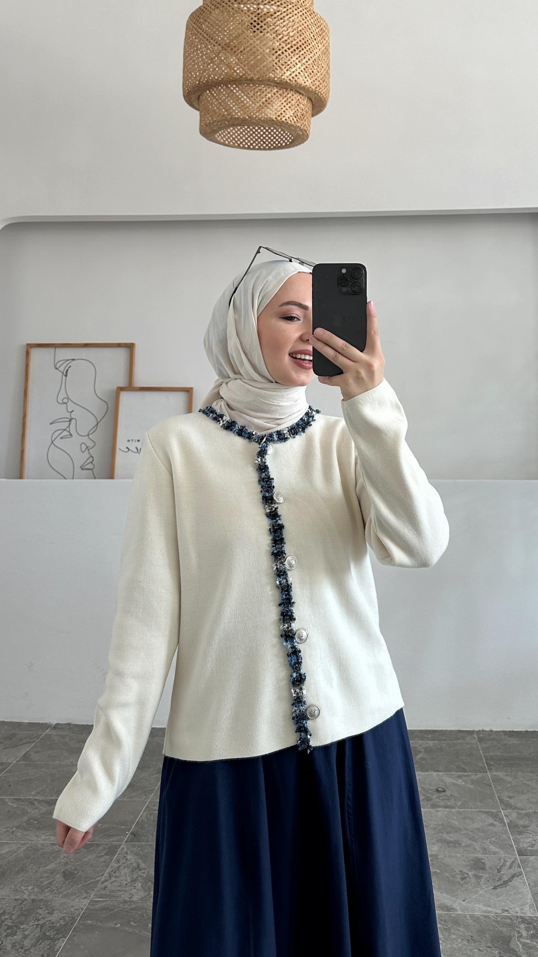 Persi Lacivert Pullu Krem Triko Hırka