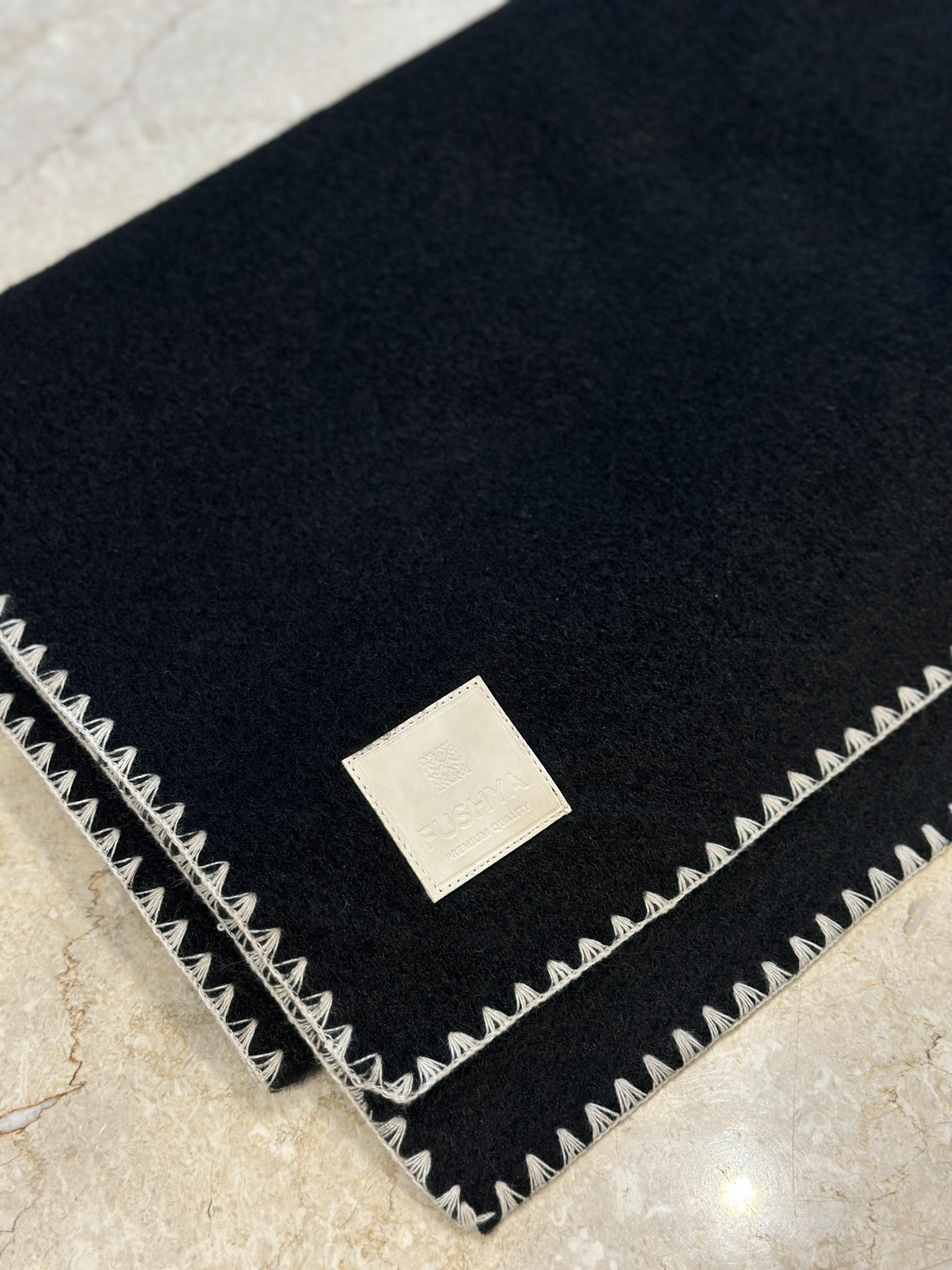 Premium Kaşe Biyeli Siyah Atkı