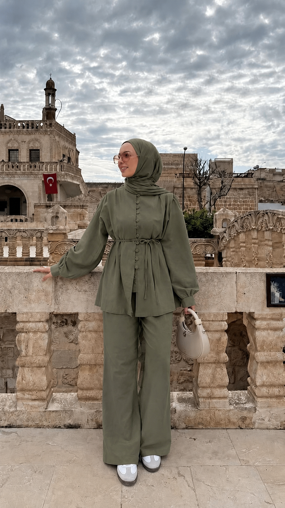 Rones Önü Pensli Haki Keten Takım(ÖN SİPARİŞ ÜRÜNÜDÜR)
