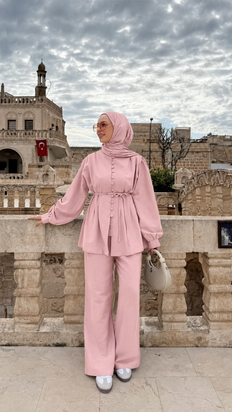 Rones Önü Pensli Pembe Keten Takım