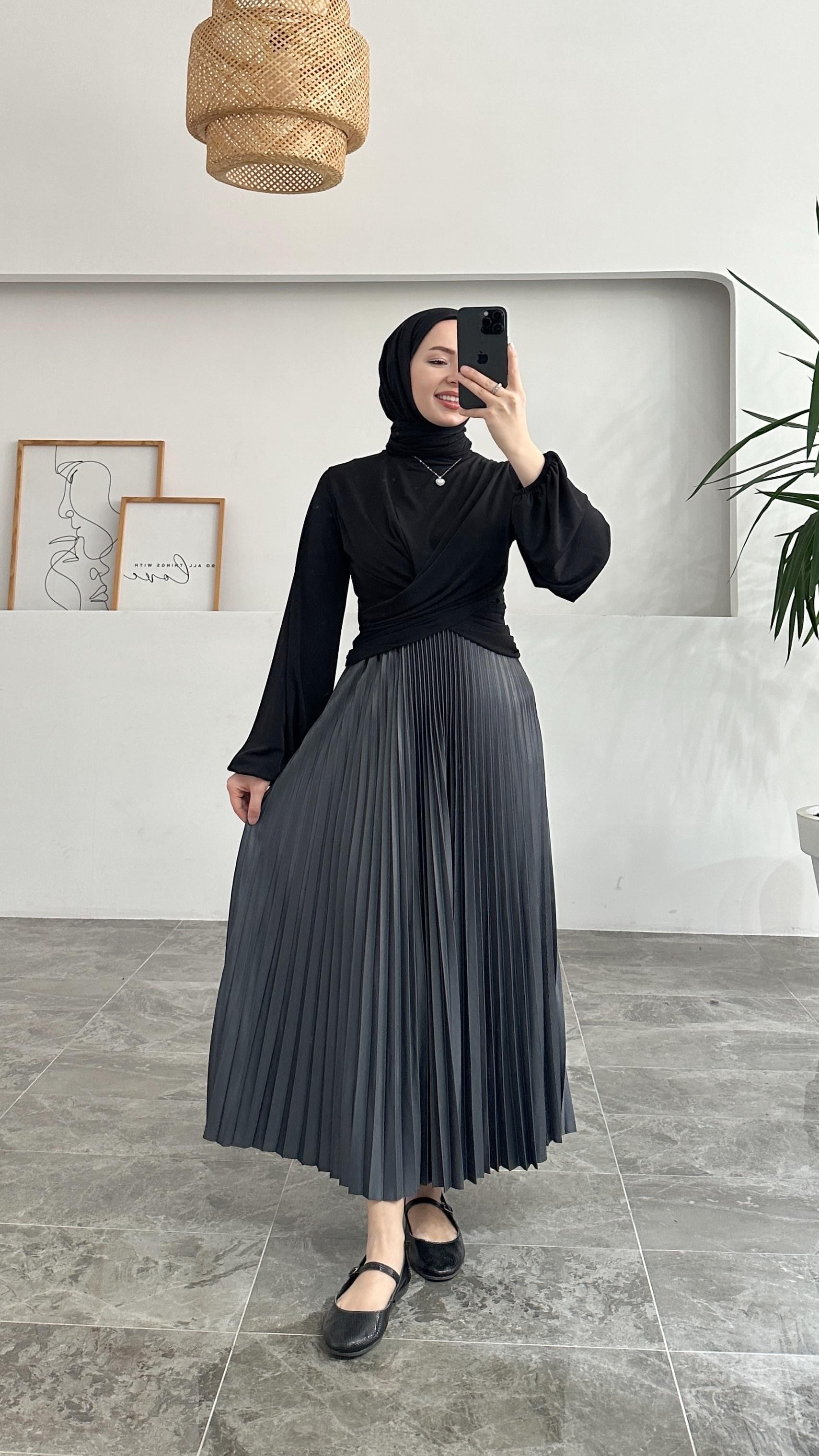 Sandra Drapeli Siyah Bluz