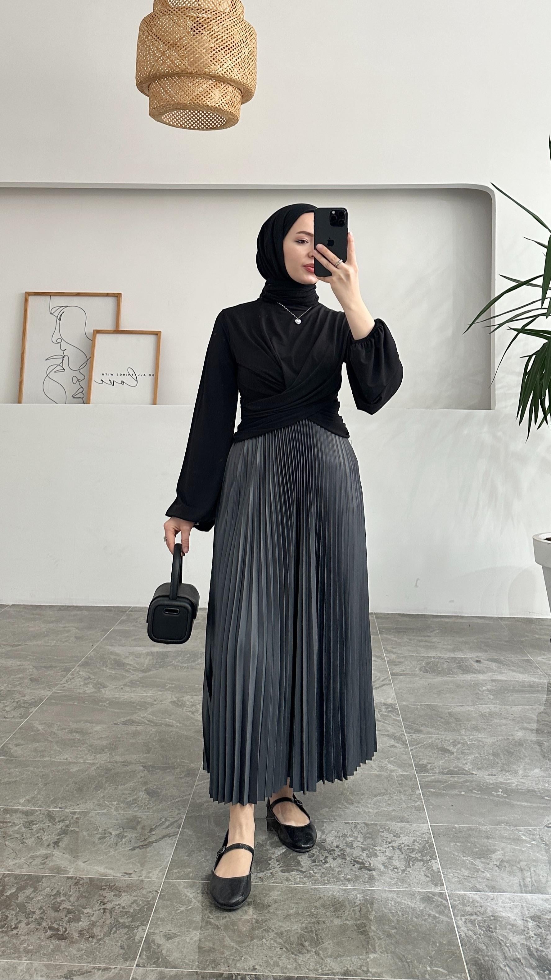 Sandra Drapeli Siyah Bluz