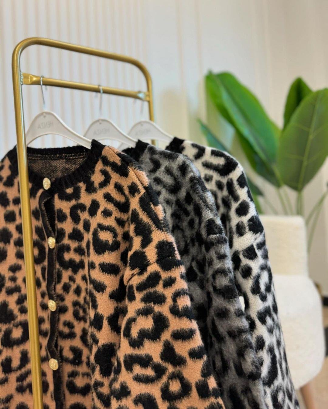 Selfie Beyaz Leopar Desen Gold Düğmeli Hırka