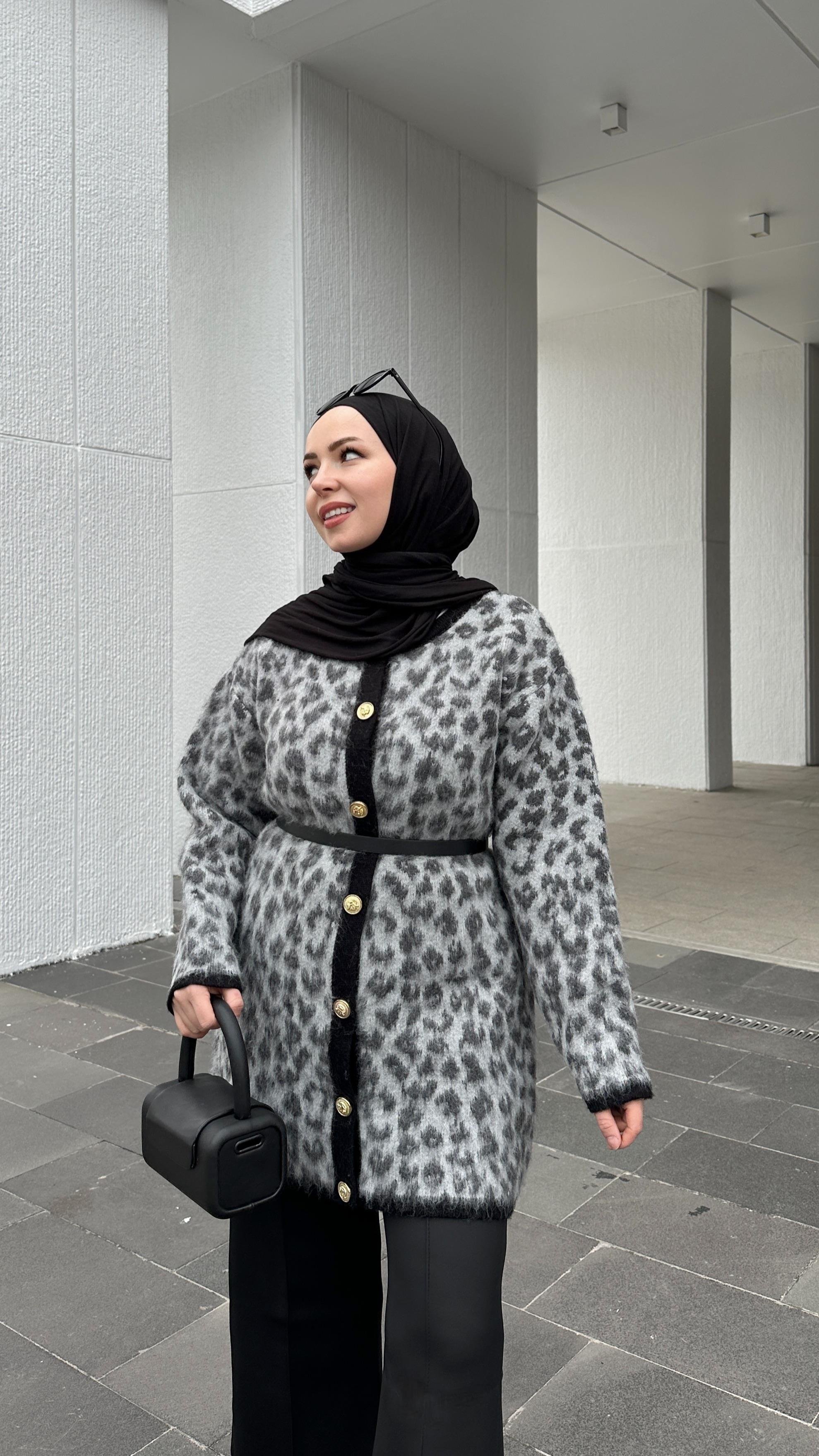 Selfie Beyaz Leopar Desen Gold Düğmeli Hırka