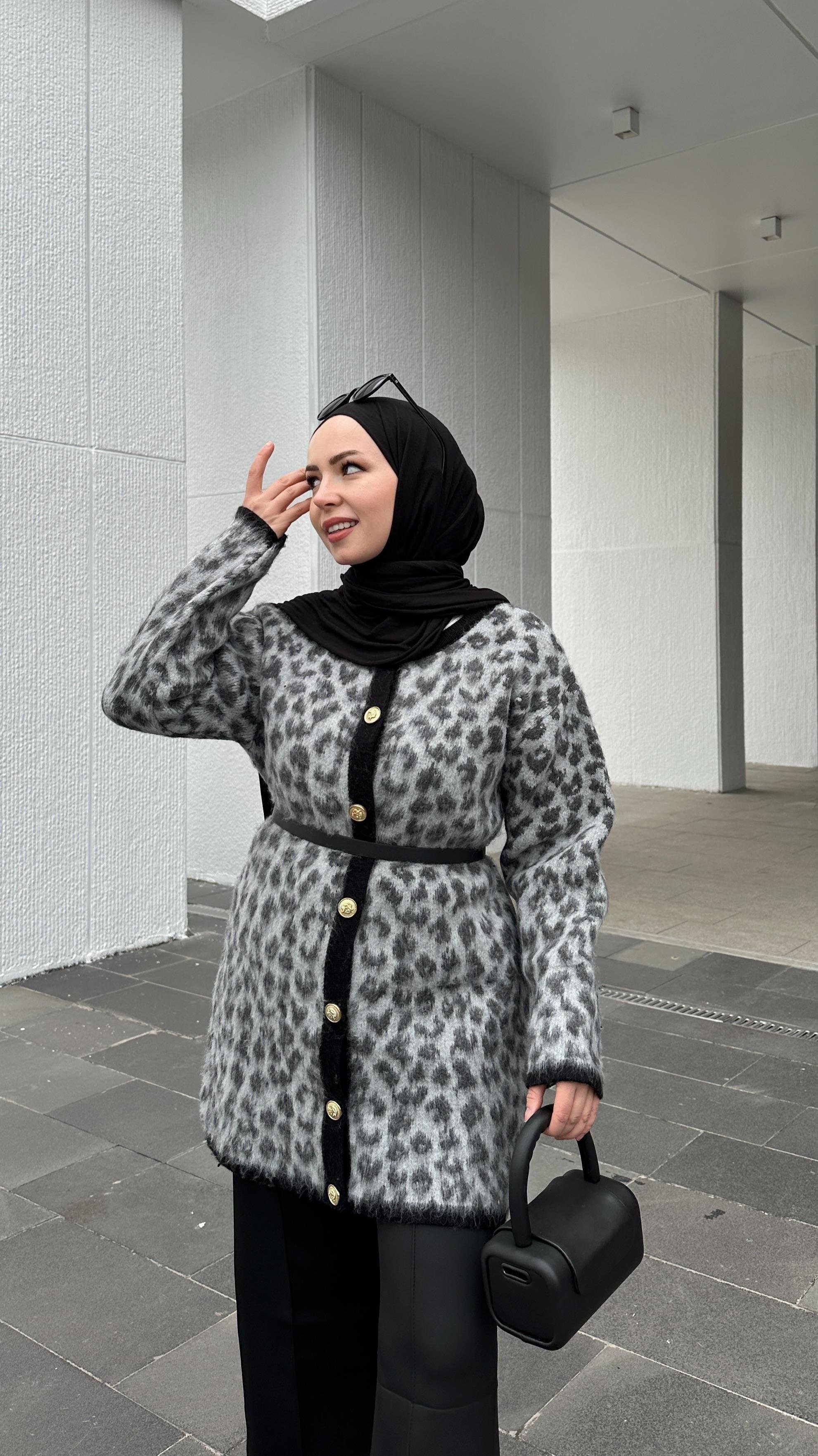 Selfie Beyaz Leopar Desen Gold Düğmeli Hırka