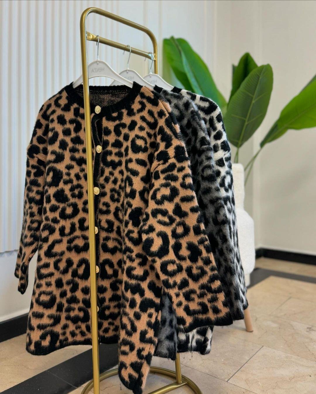 Selfie Beyaz Leopar Desen Gold Düğmeli Hırka