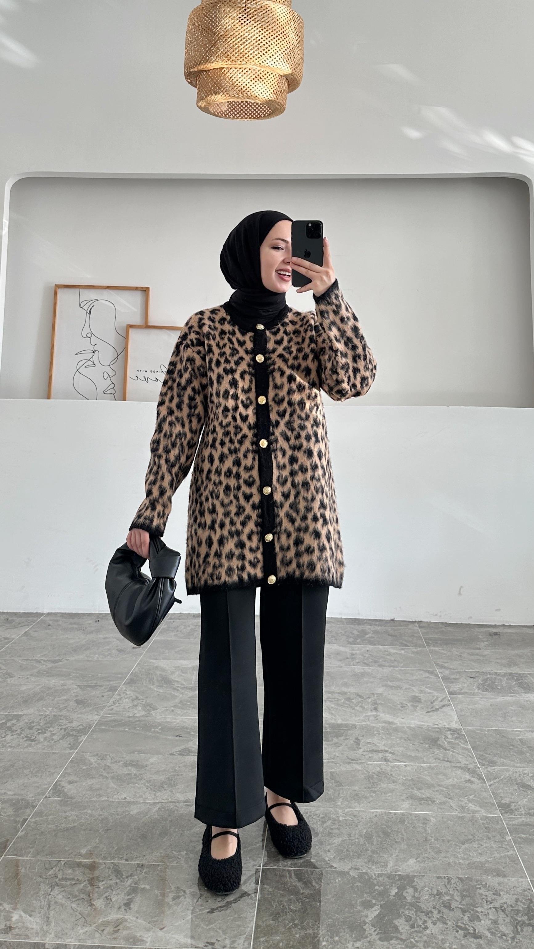 Selfie Kahve Leopar Desen Gold Düğmeli Hırka