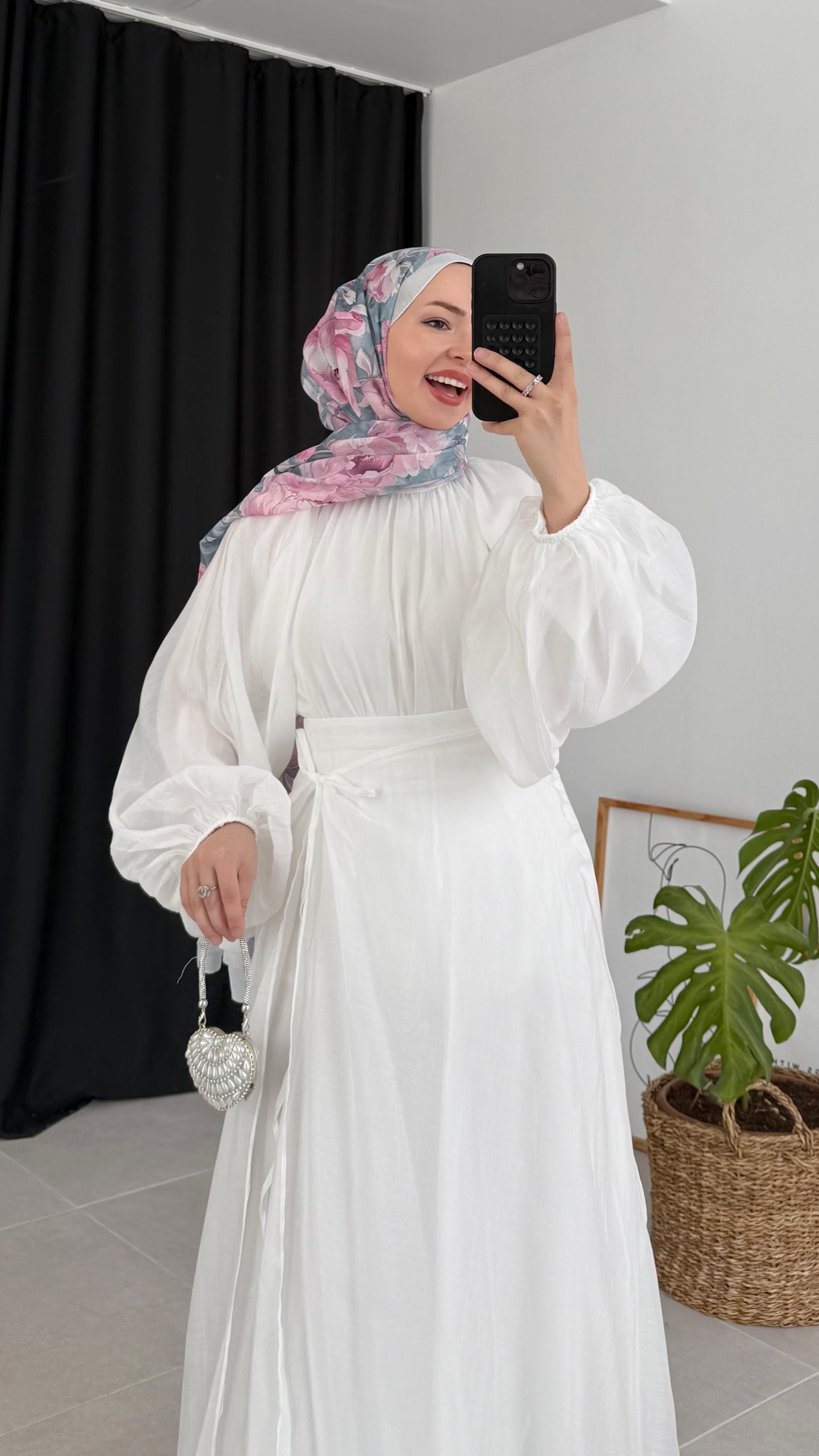 Tegan Pelerin Etekli Beyaz Takım