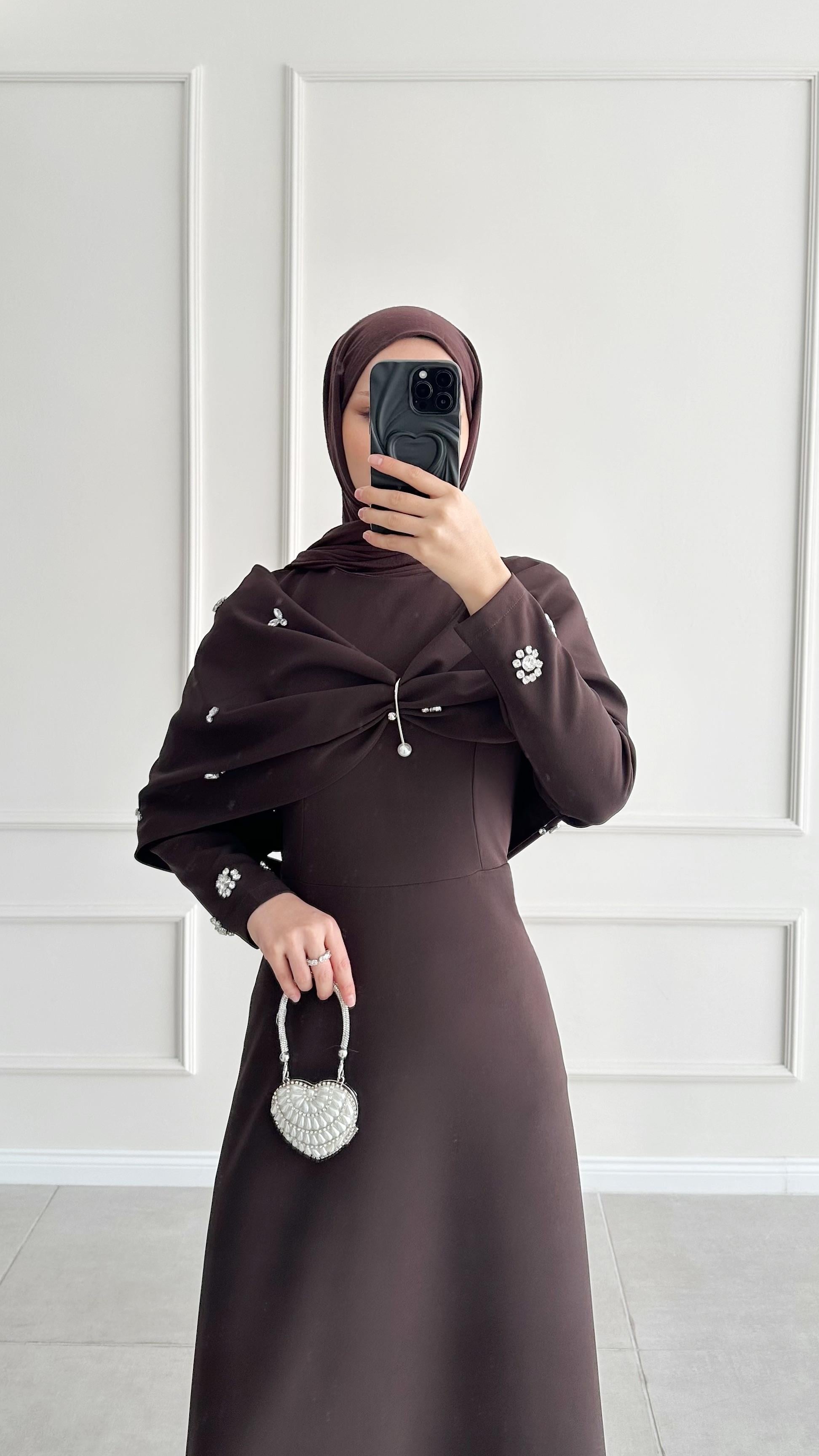 Viole Broş Detaylı Acı Kahve Abiye