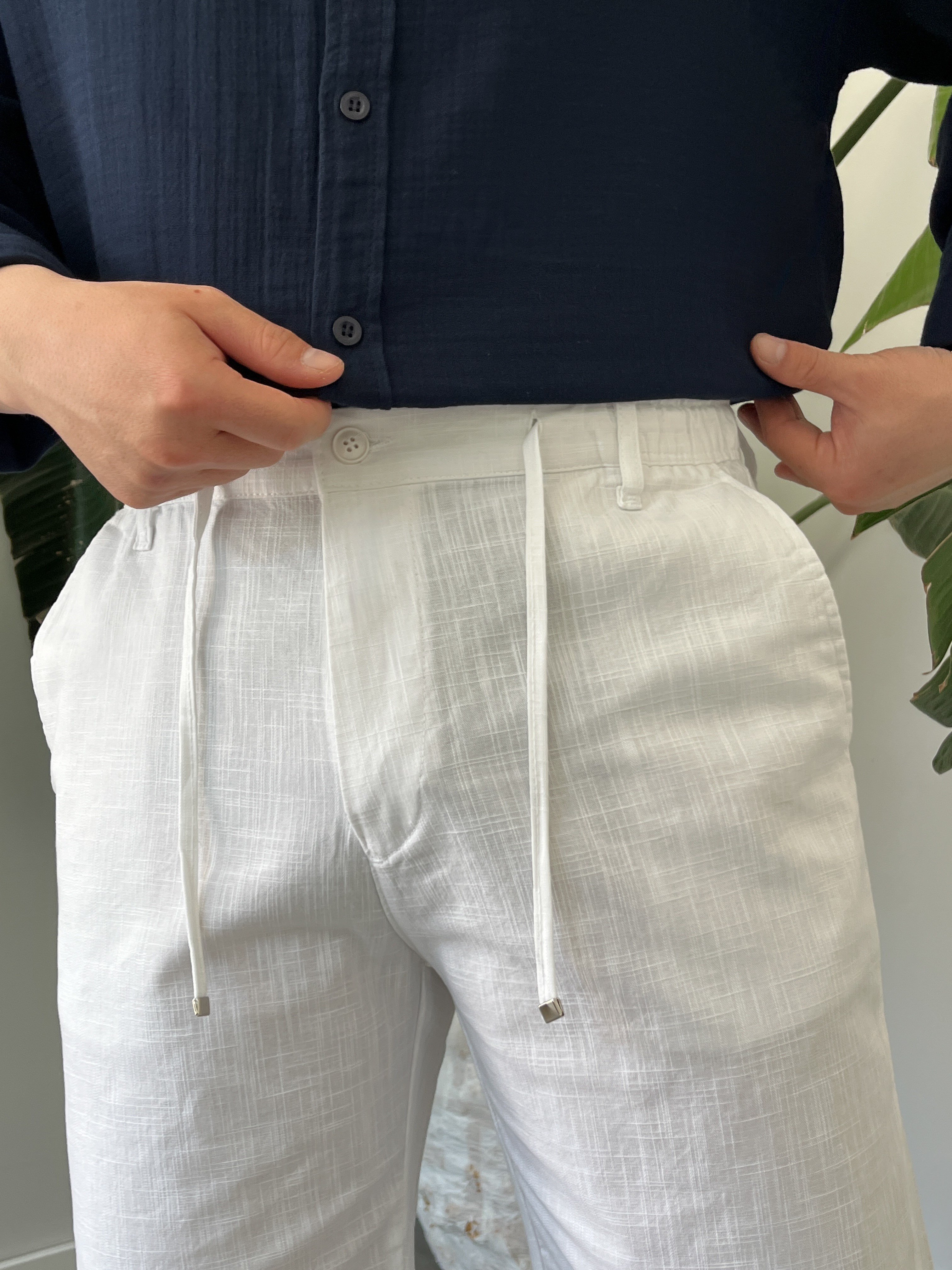 Beyaz İp Detaylı Keten Şort