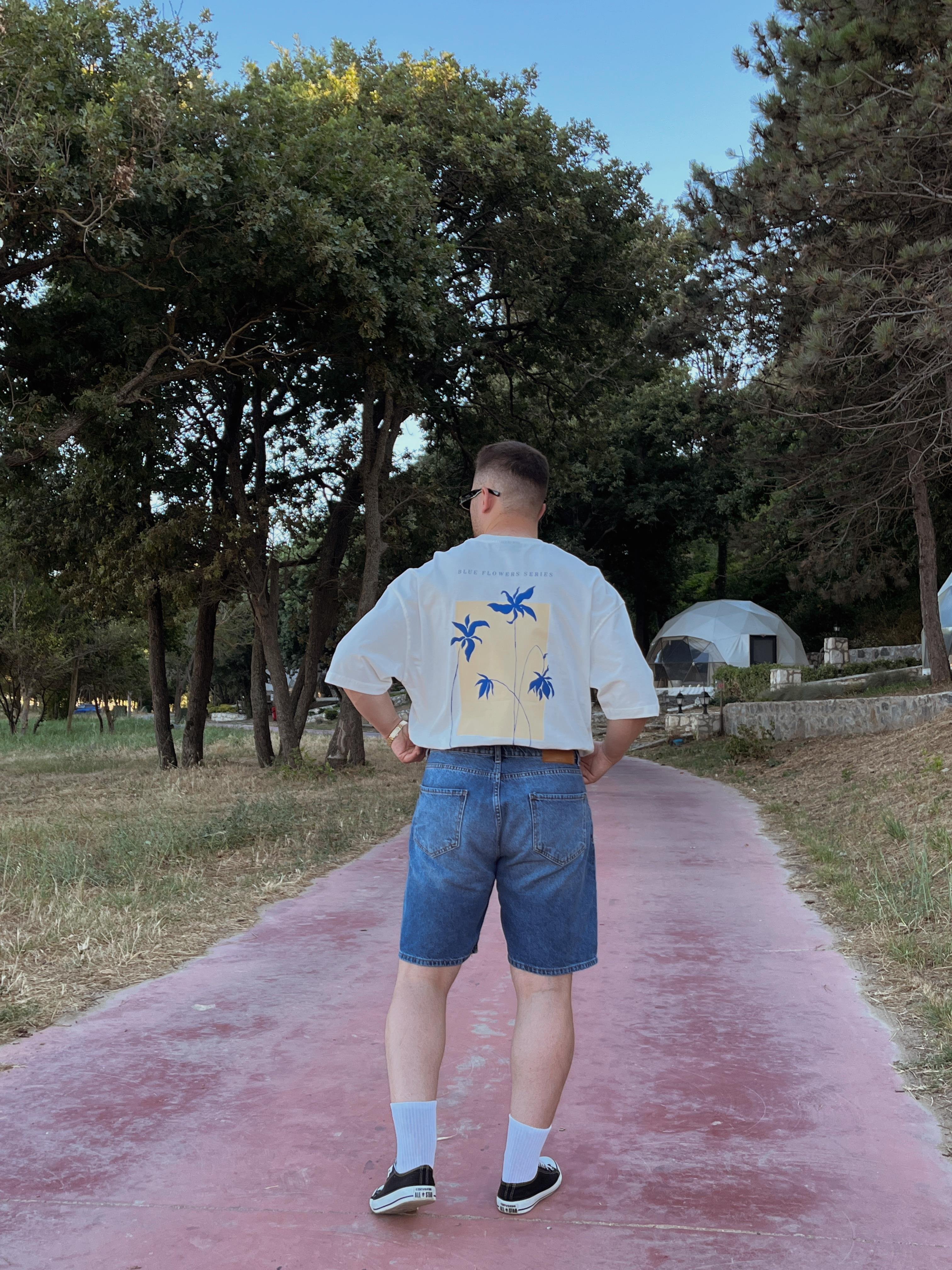 Ekru Blue Flowers Baskılı Oversize T-shirt