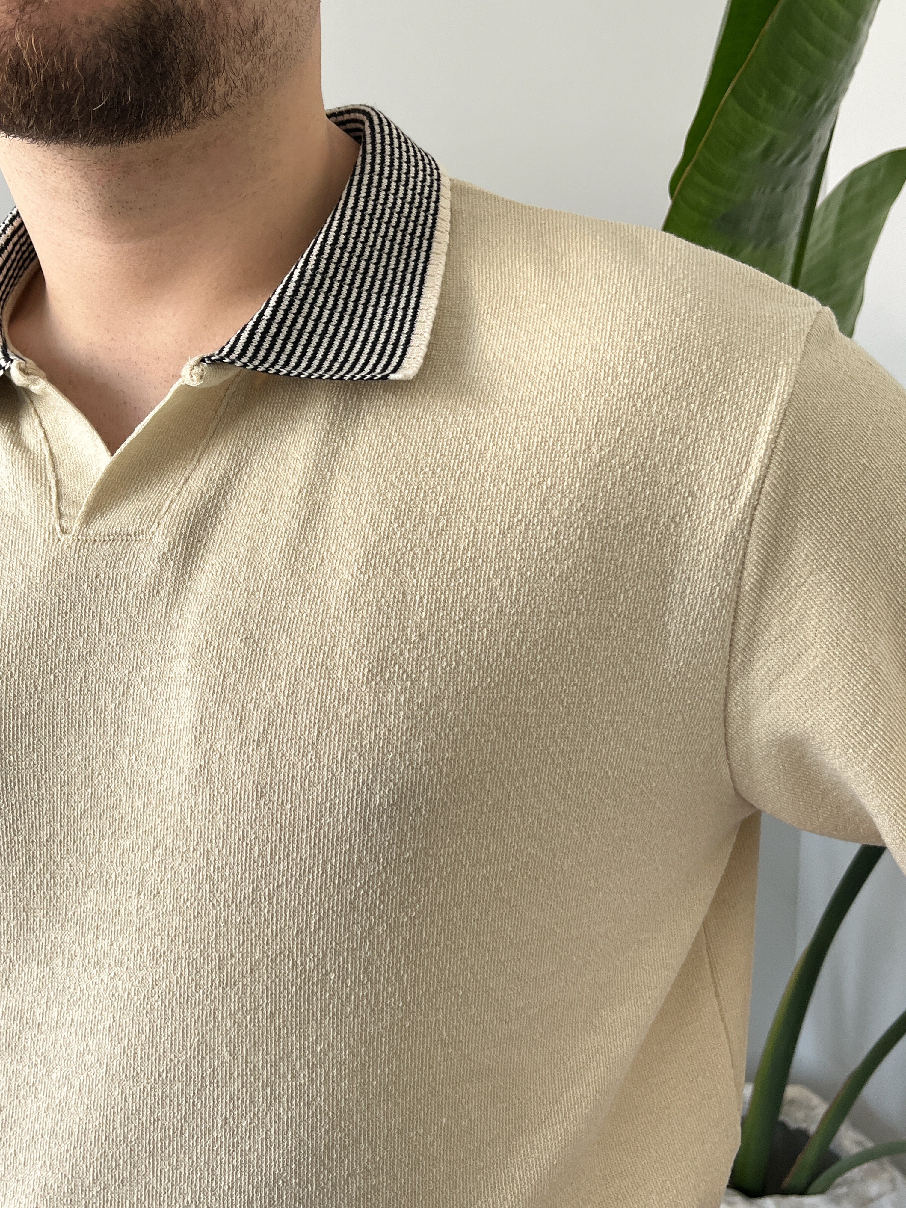 Krem Desenli Yaka Detaylı Dokulu Triko T-shirt