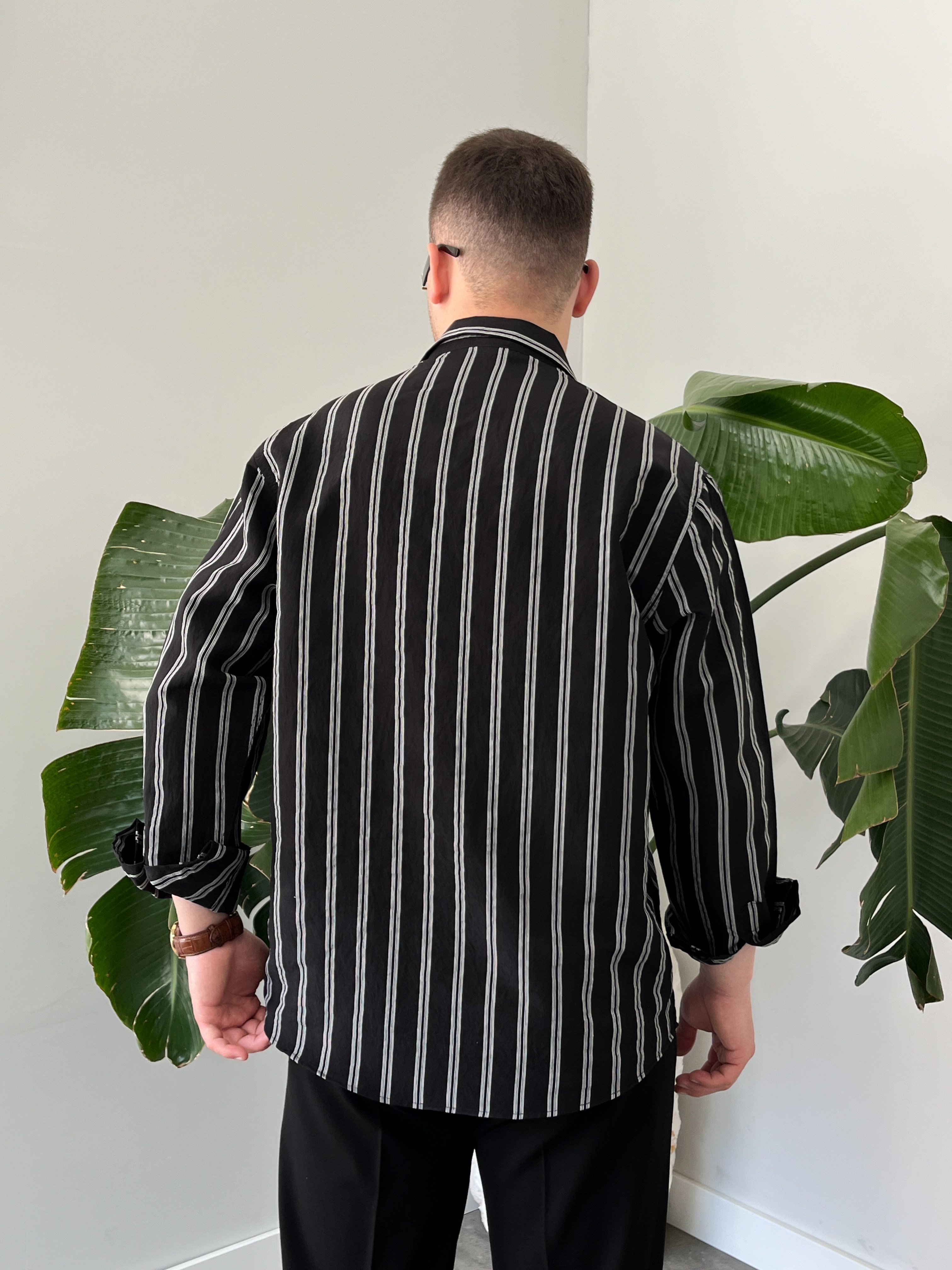 Siyah Apaj Yaka Çizgili Oversize Gömlek