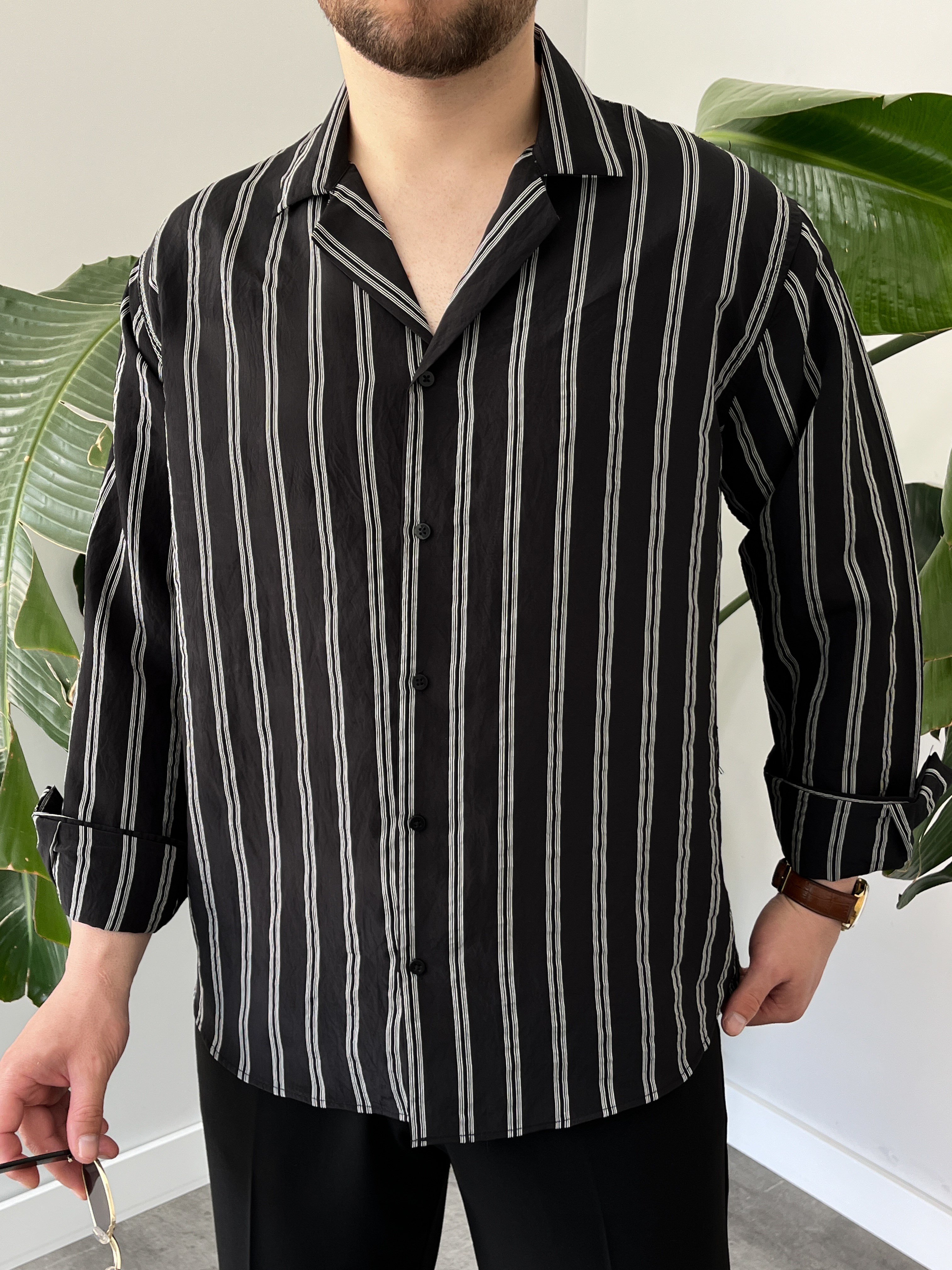 Siyah Apaj Yaka Çizgili Oversize Gömlek