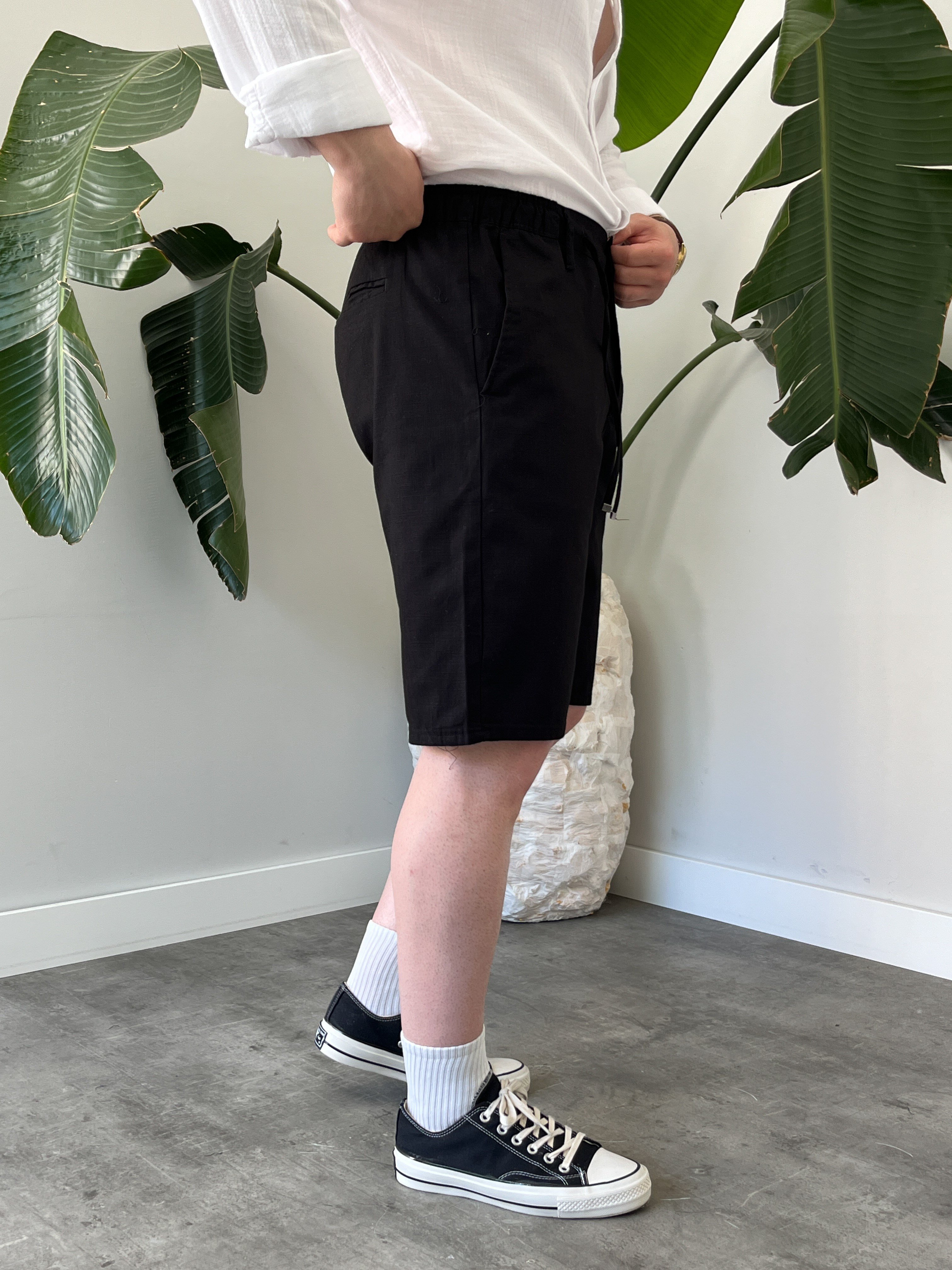 Siyah İp Detaylı Keten Şort