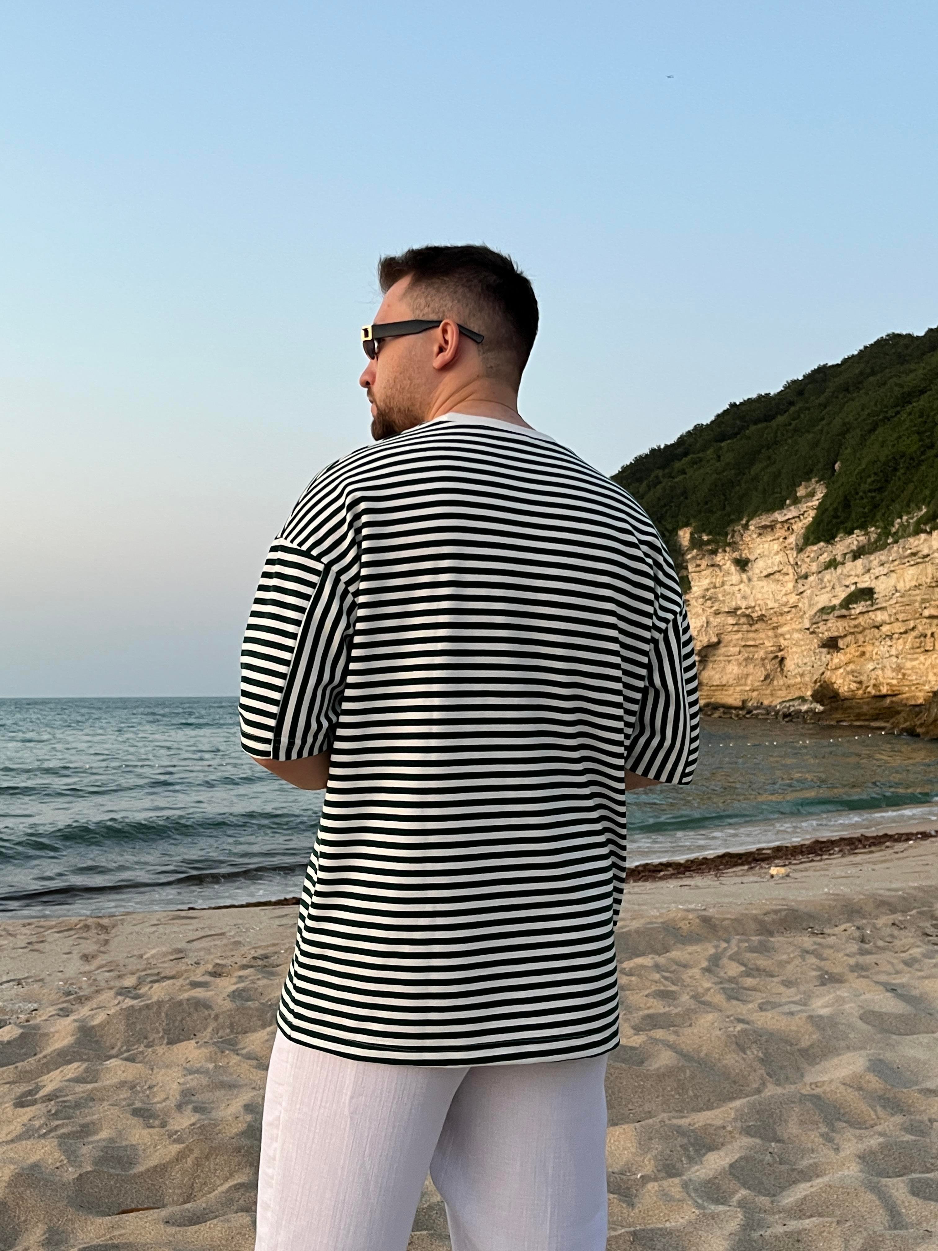 Zümrüt Çizgili Nakış Detaylı Oversize T-shirt
