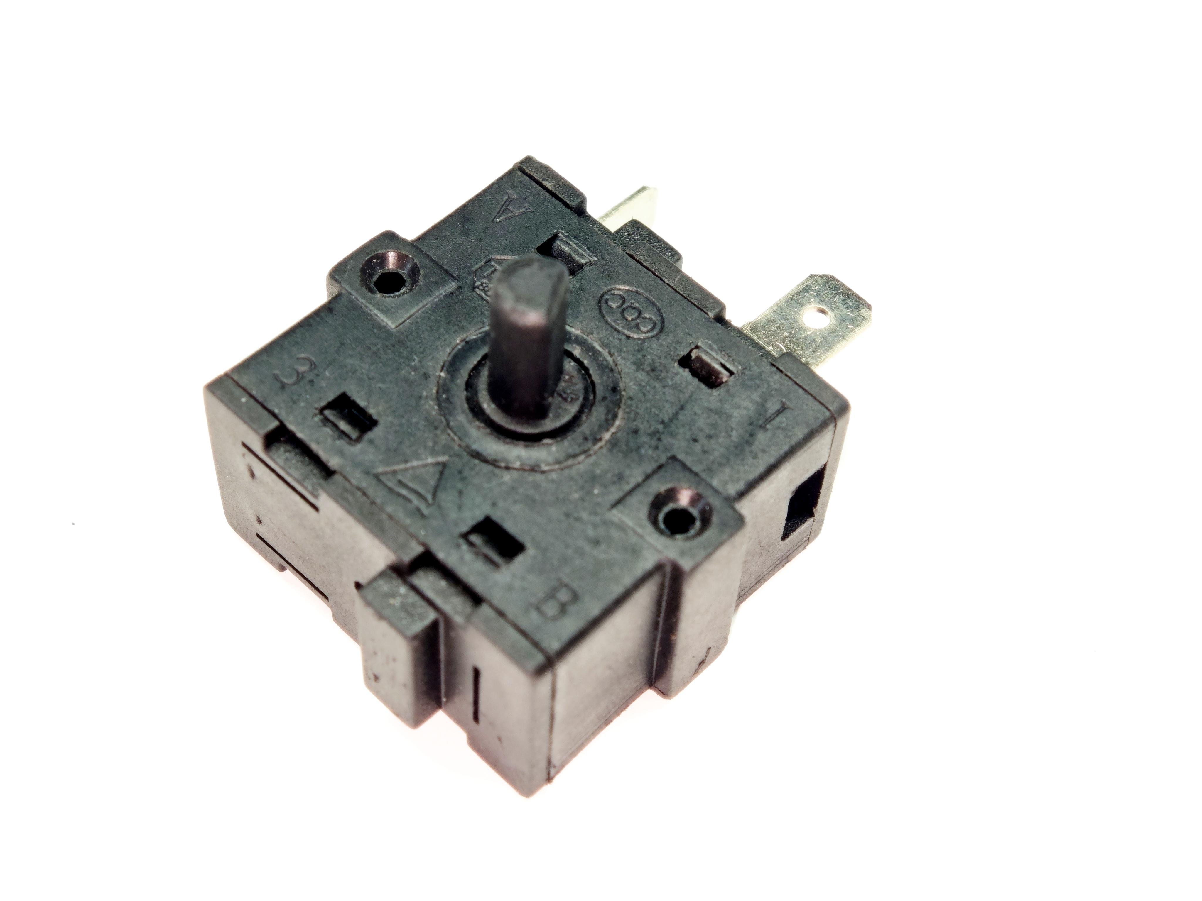 07.Rotary Polymeric Switches5 Position Rotary Switch with 3 Socket Square Design – Black Commutator Selector Switch for Oven, Cooker & Heater5 Position Rotary Switch with 3 Socket Square Design – Black Commutator Selector Switch for Oven, Cooker & Heater