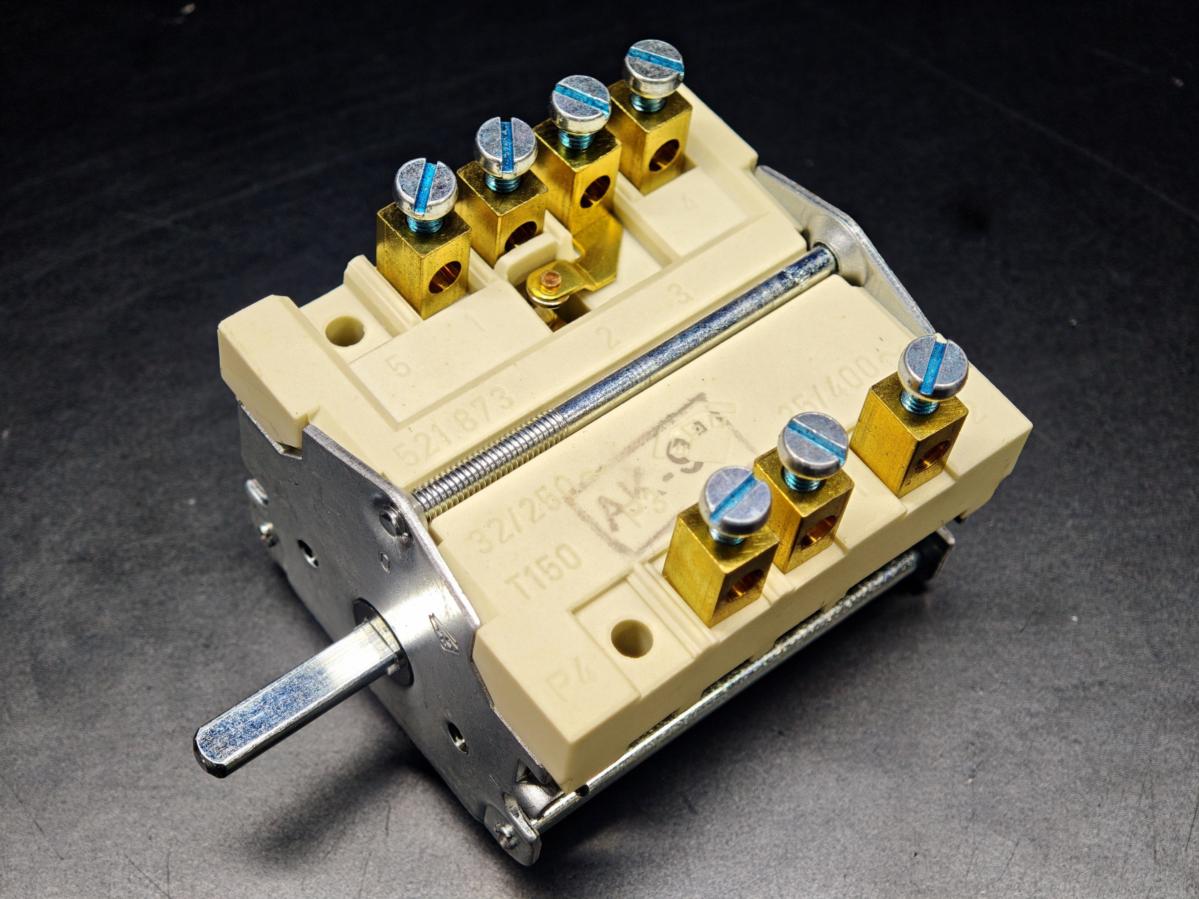 07.Rotary Polymeric SwitchesEGO 43.24232.000 0-1-2-3 Rotary Selector Switch 32A 4 Position Cam SwitchEGO 43.24232.000 0-1-2-3 Rotary Selector Switch 32A 4 Position Cam Switch