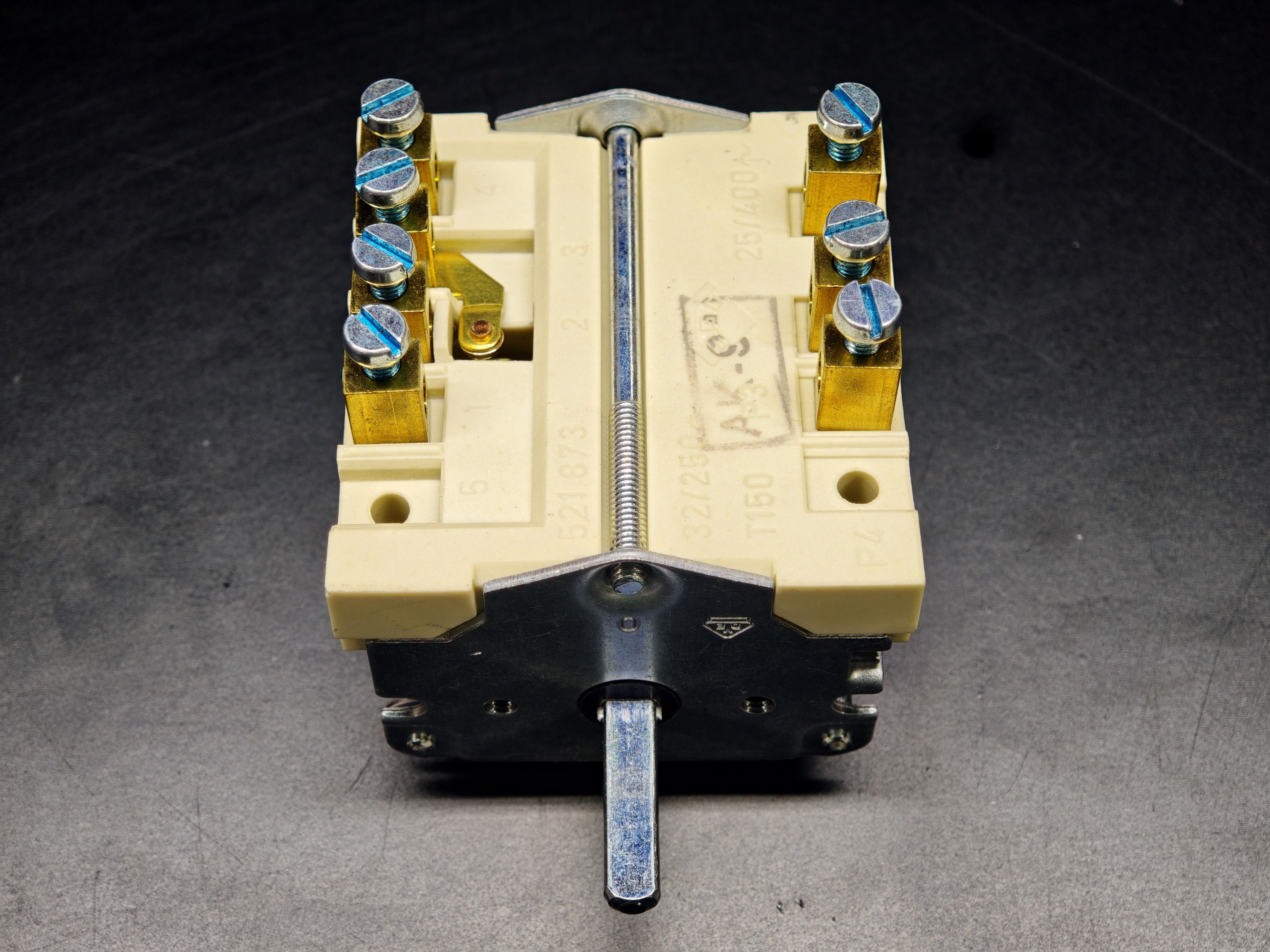 07.Rotary Polymeric SwitchesEGO 43.24232.000 0-1-2-3 Rotary Selector Switch 32A 4 Position Cam SwitchEGO 43.24232.000 0-1-2-3 Rotary Selector Switch 32A 4 Position Cam Switch