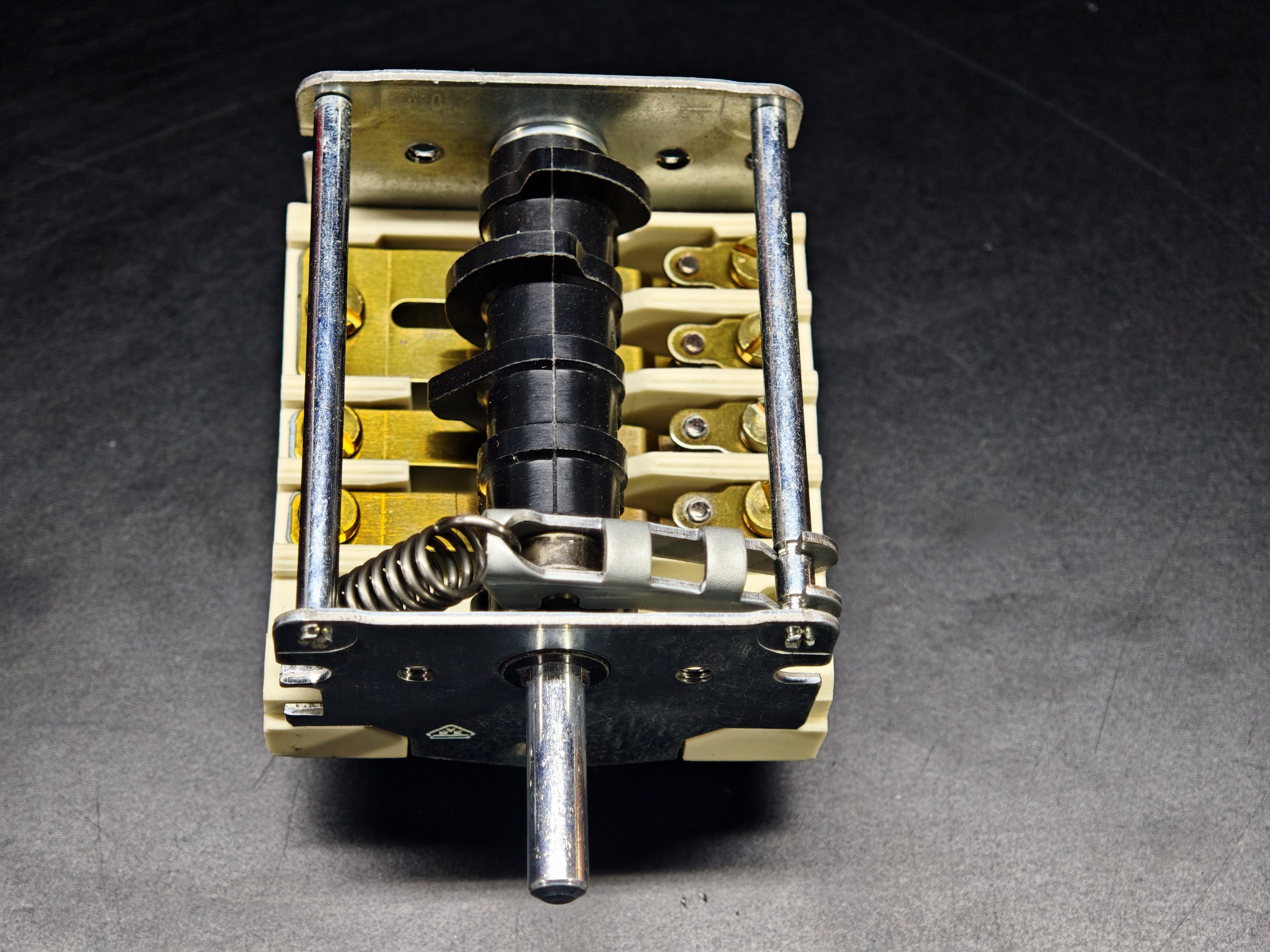 07.Rotary Polymeric SwitchesEGO 43.25232.000 0-1-2-3-4 Three Phase Rotary Selector Switch 32A Cam SwitchEGO 43.25232.000 0-1-2-3-4 Three Phase Rotary Selector Switch 32A Cam Switch