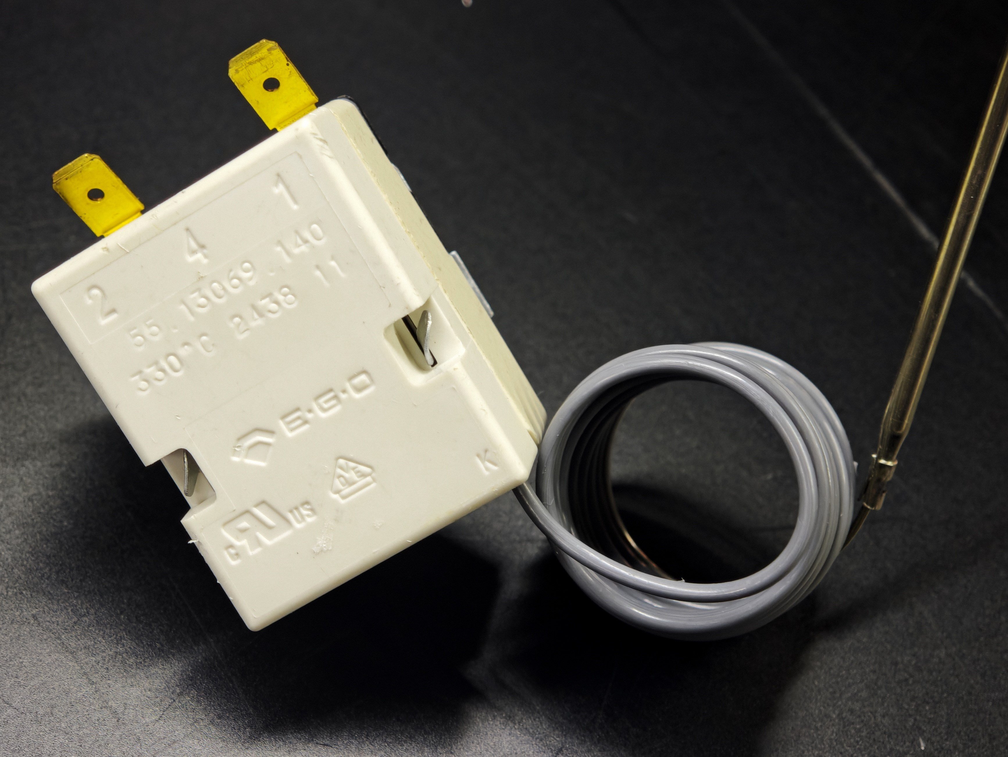 03.Tail ThermostatsEGO 55.13069.140 Single Phase Thermostat 54-330°C 1270mm Capillary 16AEGO 55.13069.140 Single Phase Thermostat 54-330°C 1270mm Capillary 16A