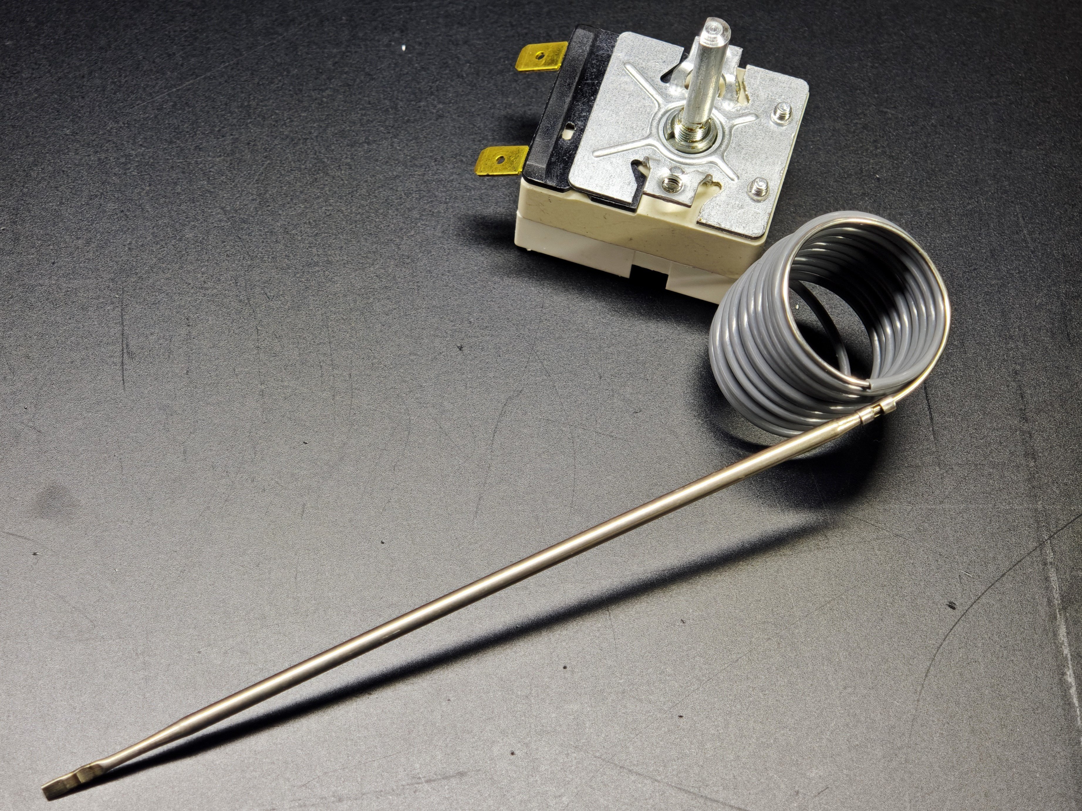 03.Tail ThermostatsEGO 55.13069.140 Single Phase Thermostat 54-330°C 1270mm Capillary 16AEGO 55.13069.140 Single Phase Thermostat 54-330°C 1270mm Capillary 16A