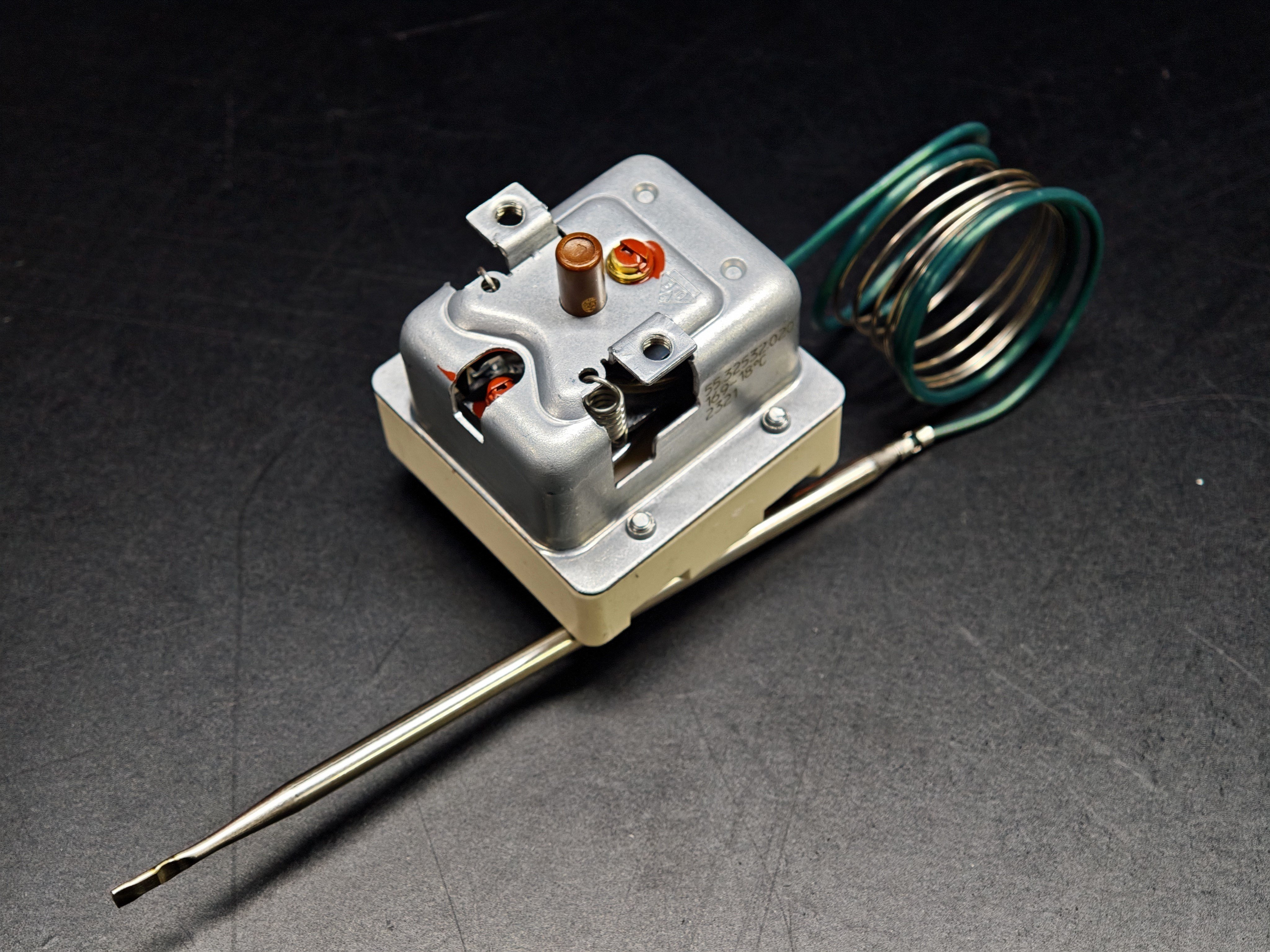 03.Tail ThermostatsEGO 55.32532.020 Three Phase Safety Limit Thermostat 170°C Manual Reset 890mm CapillaryEGO 55.32532.020 Three Phase Safety Limit Thermostat 170°C Manual Reset 890mm Capillary