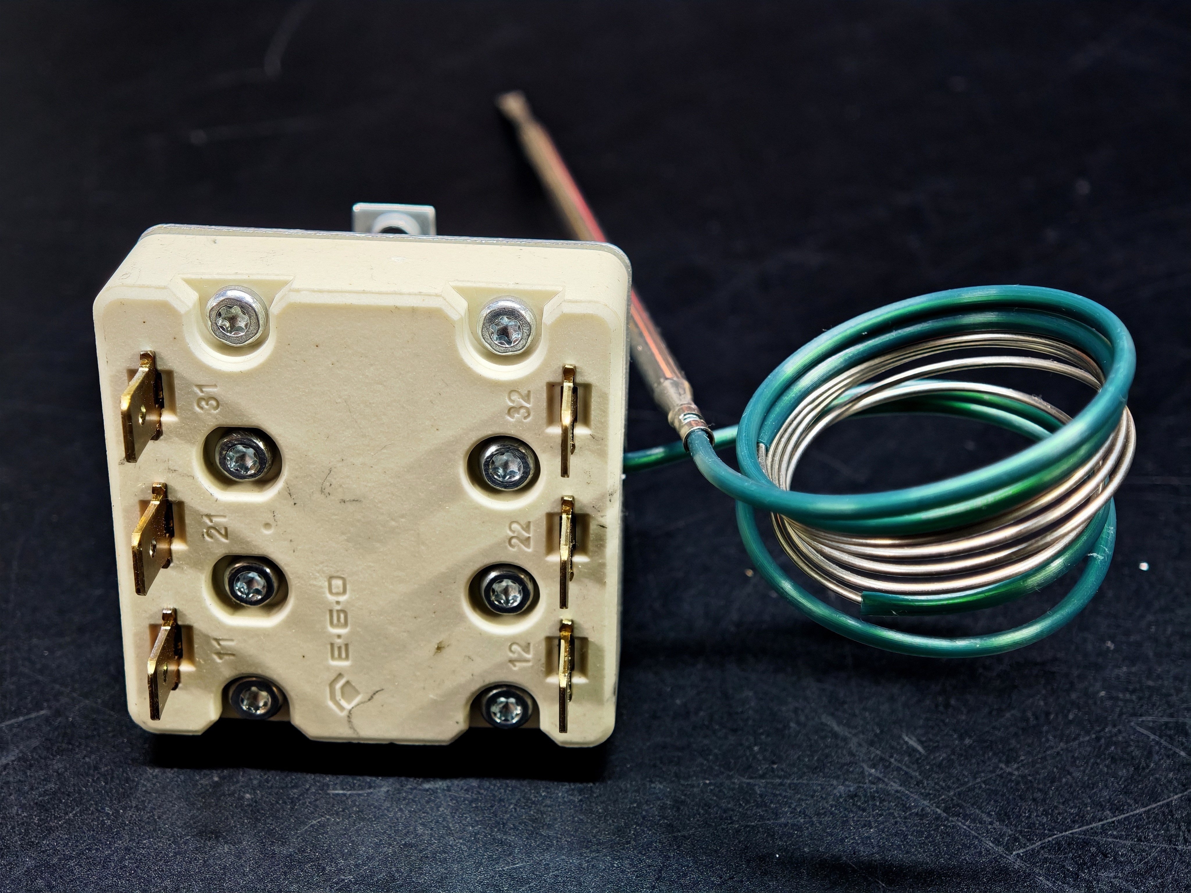 03.Tail ThermostatsEGO 55.32532.020 Three Phase Safety Limit Thermostat 170°C Manual Reset 890mm CapillaryEGO 55.32532.020 Three Phase Safety Limit Thermostat 170°C Manual Reset 890mm Capillary