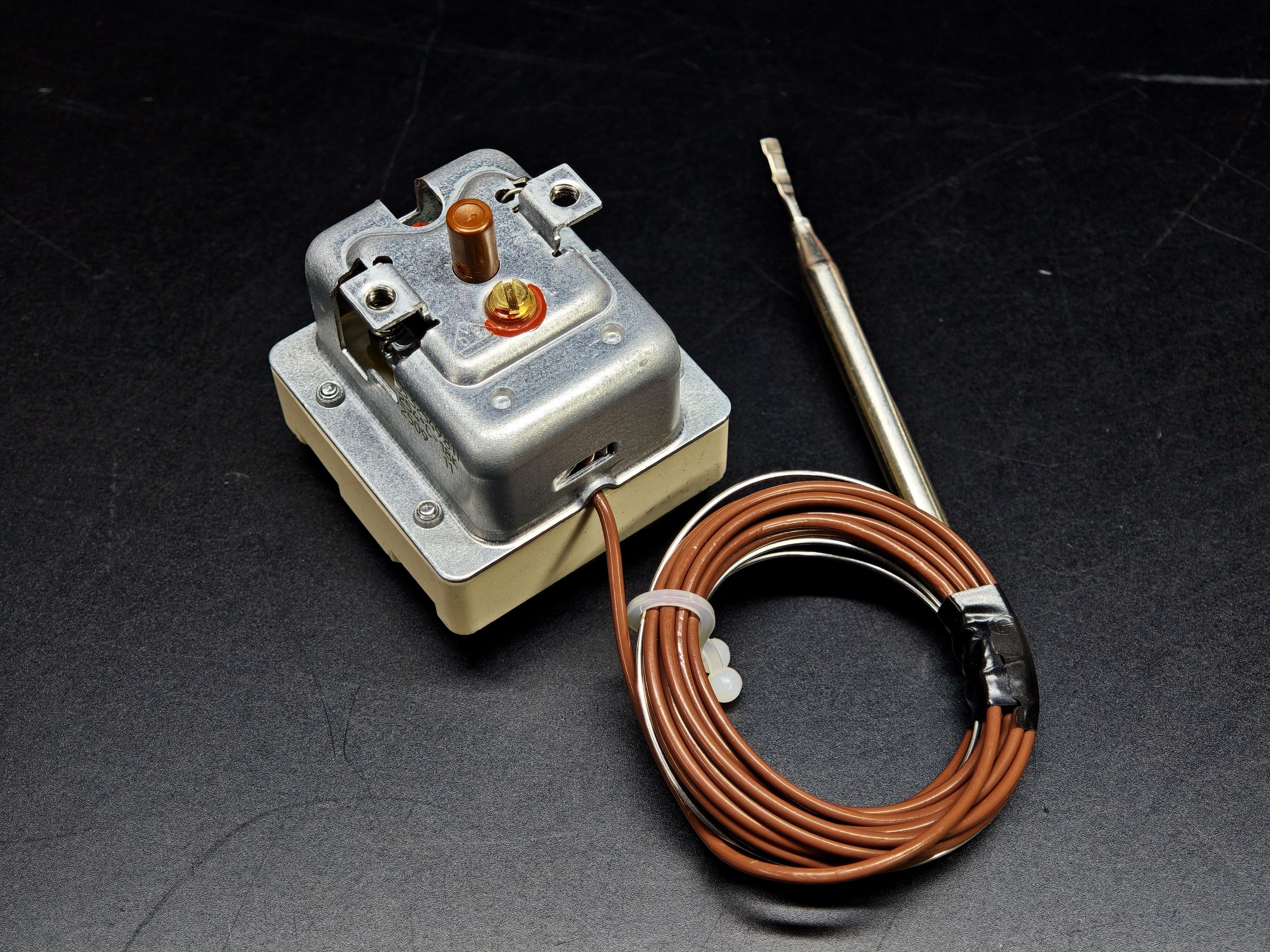 03.Tail ThermostatsEGO 55.32549.811 Three Phase Safety Limit Thermostat 245°C Manual Reset 2700mm CapillaryEGO 55.32549.811 Three Phase Safety Limit Thermostat 245°C Manual Reset 2700mm Capillary