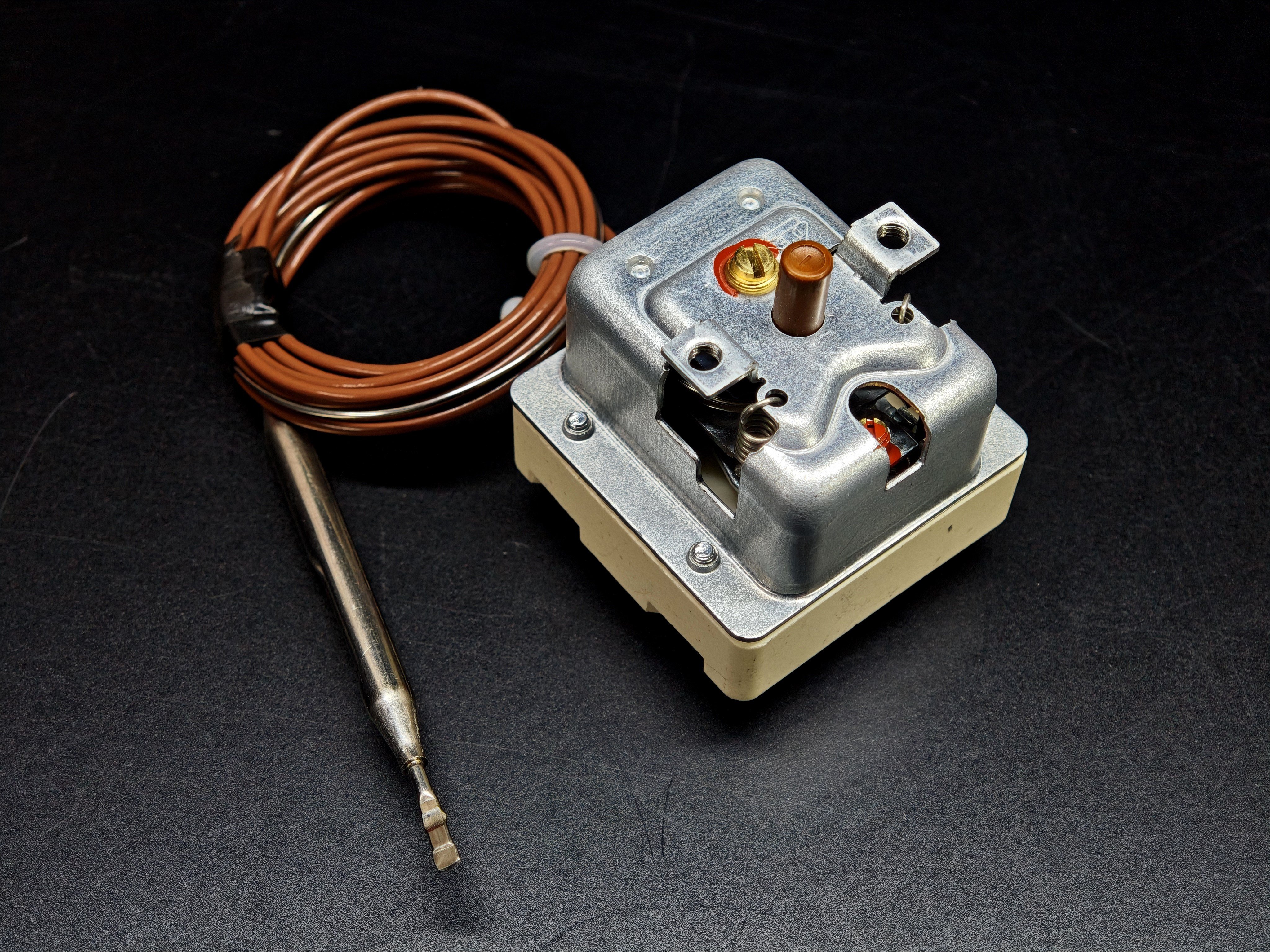 03.Tail ThermostatsEGO 55.32549.811 Three Phase Safety Limit Thermostat 245°C Manual Reset 2700mm CapillaryEGO 55.32549.811 Three Phase Safety Limit Thermostat 245°C Manual Reset 2700mm Capillary